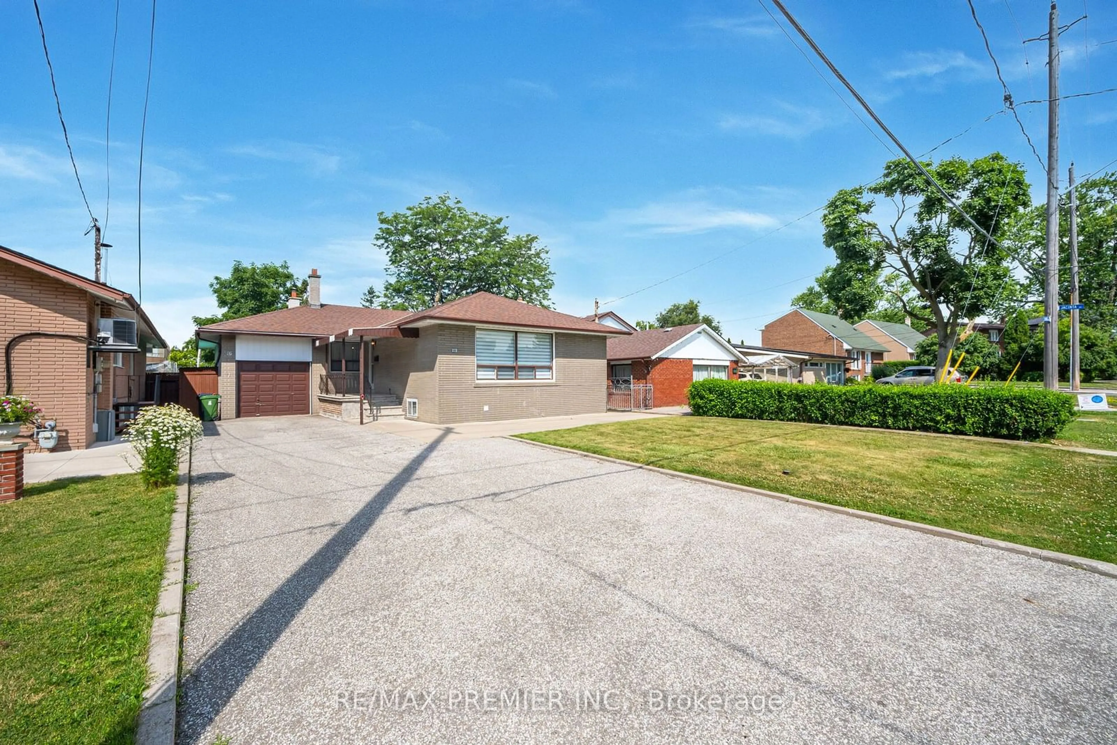 Frontside or backside of a home for 16 De Marco Blvd, Toronto Ontario M6L 2W1