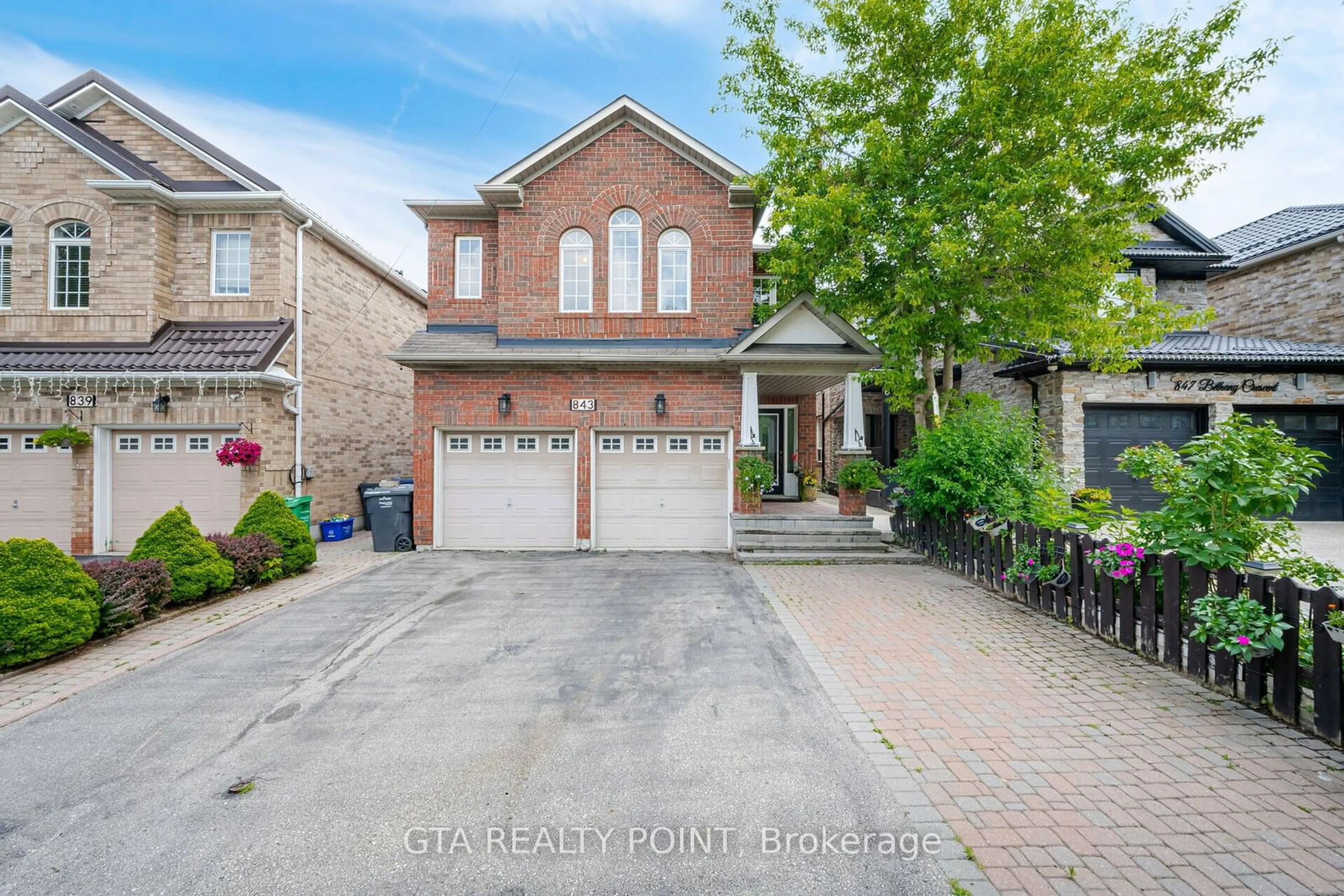 Home with brick exterior material for 843 Bethany Cres, Mississauga Ontario L5V 3B9