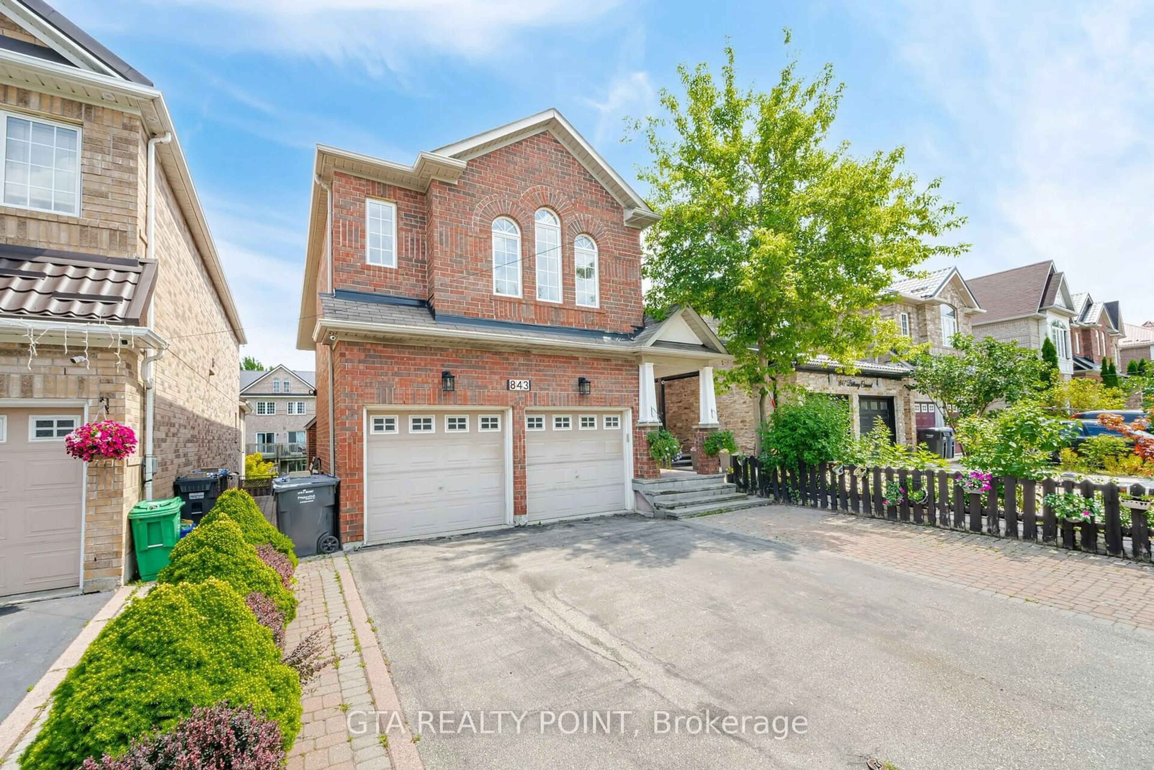 Frontside or backside of a home for 843 Bethany Cres, Mississauga Ontario L5V 3B9