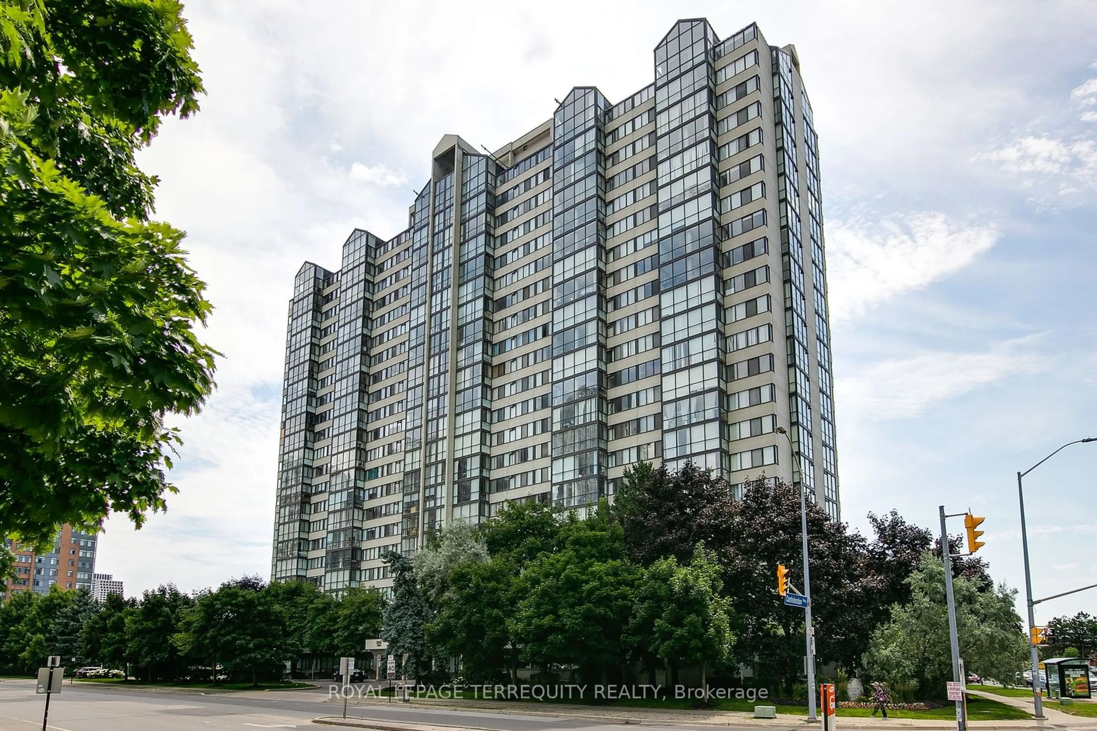 A pic from exterior of the house or condo for 350 Webb Dr #1201, Mississauga Ontario L5B 3W4