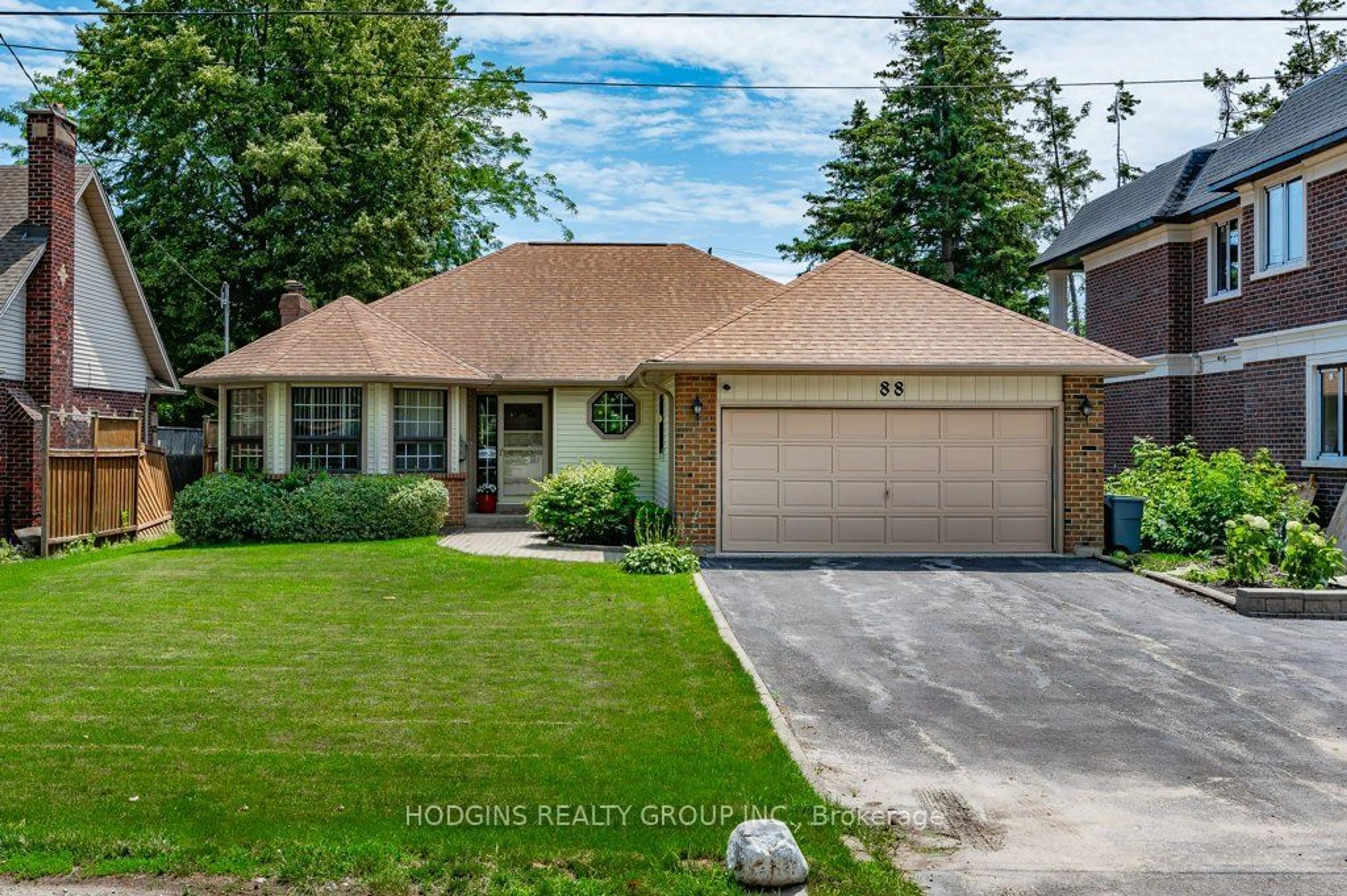 Frontside or backside of a home for 88 Troy St, Mississauga Ontario L5G 1S7