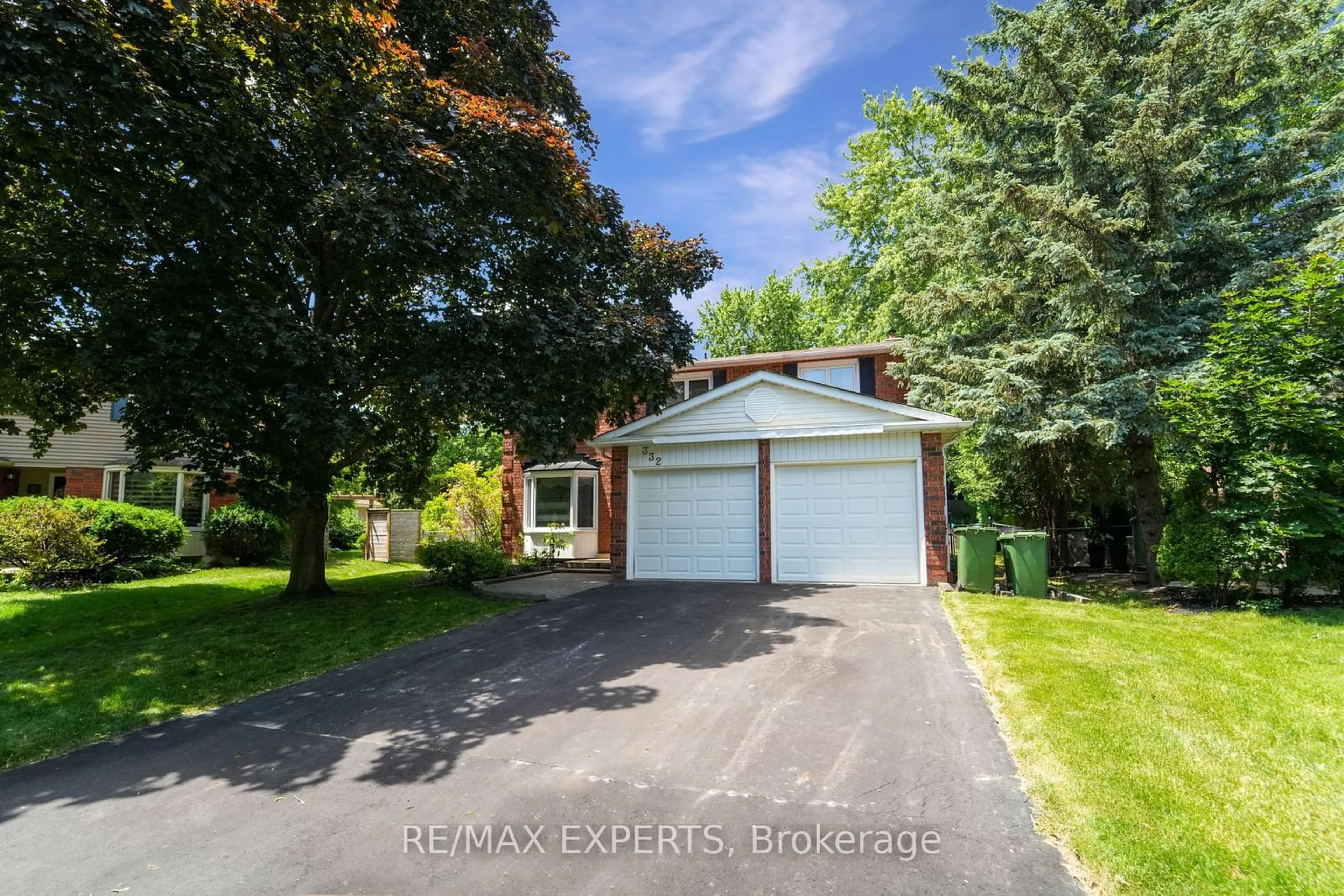 Frontside or backside of a home for 332 Dingle Crt, Caledon Ontario L7E 4T1