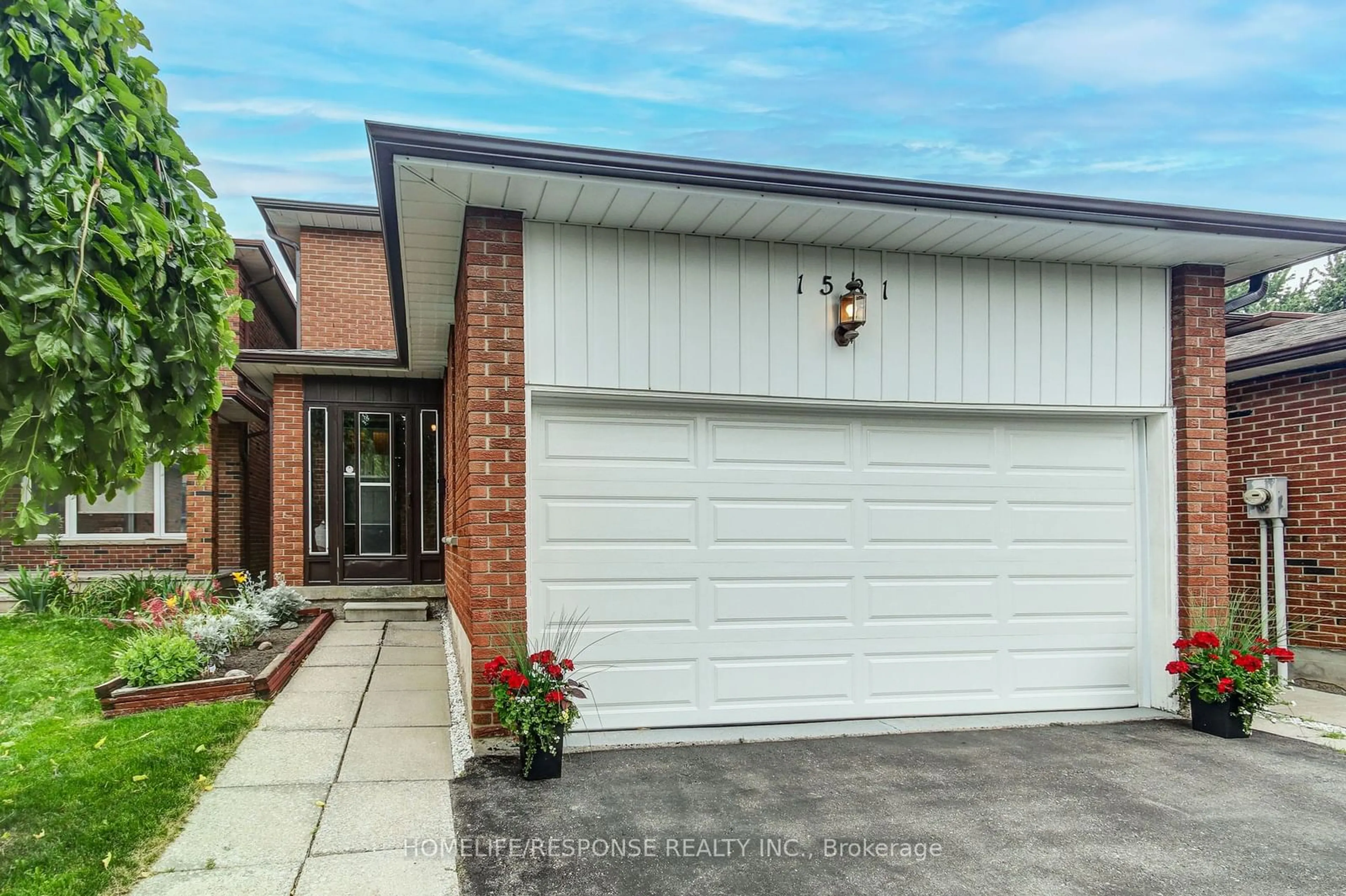 Home with brick exterior material for 1581 Shale Oak Mews, Mississauga Ontario L4W 2M1