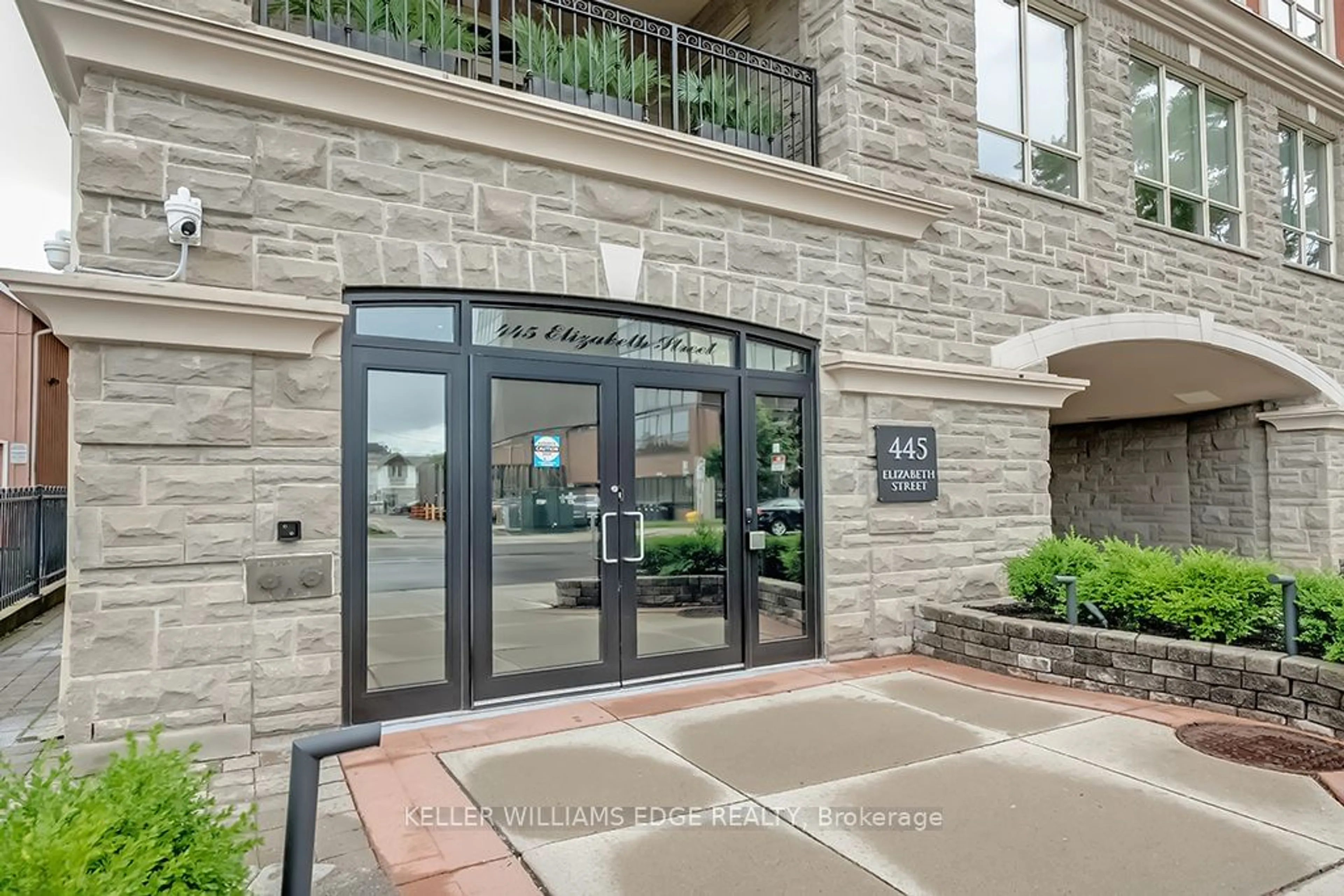 Indoor entryway for 445 Elizabeth St #402, Burlington Ontario L7R 2L8