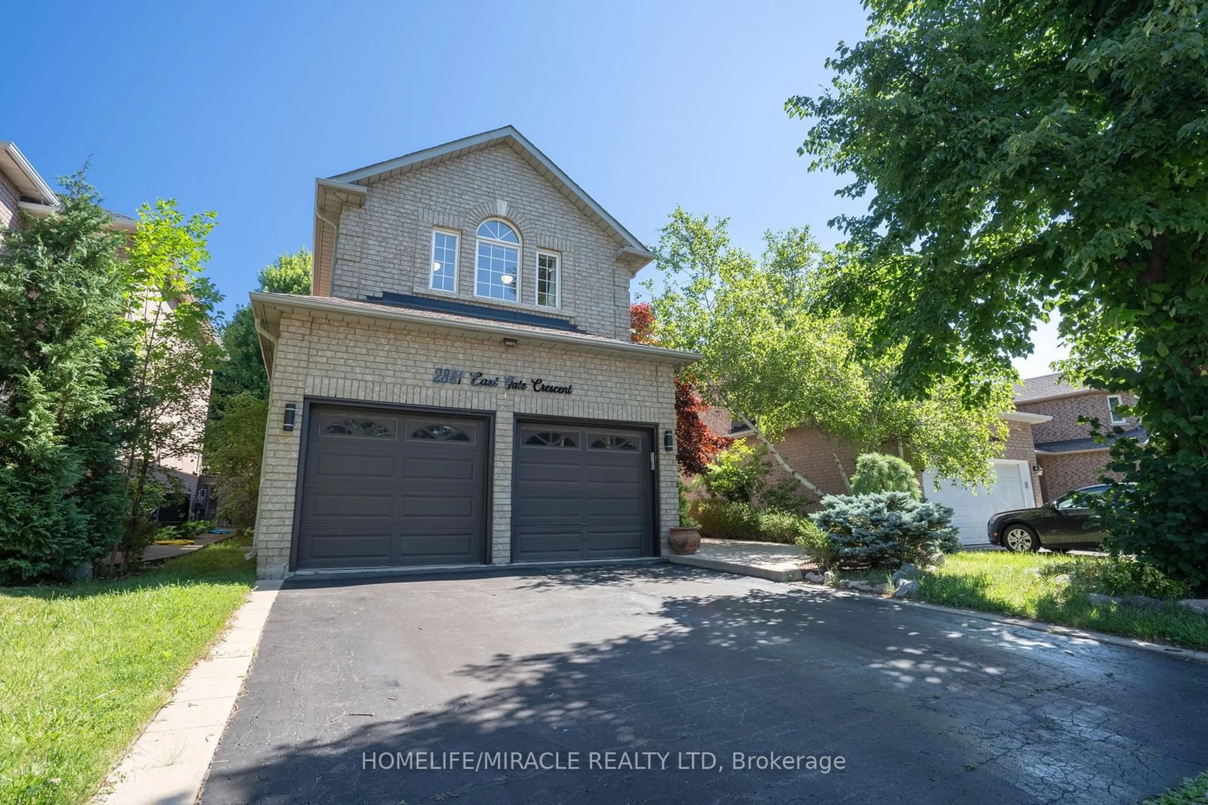 Frontside or backside of a home for 2381 East Gate Cres, Oakville Ontario L6H 6L1