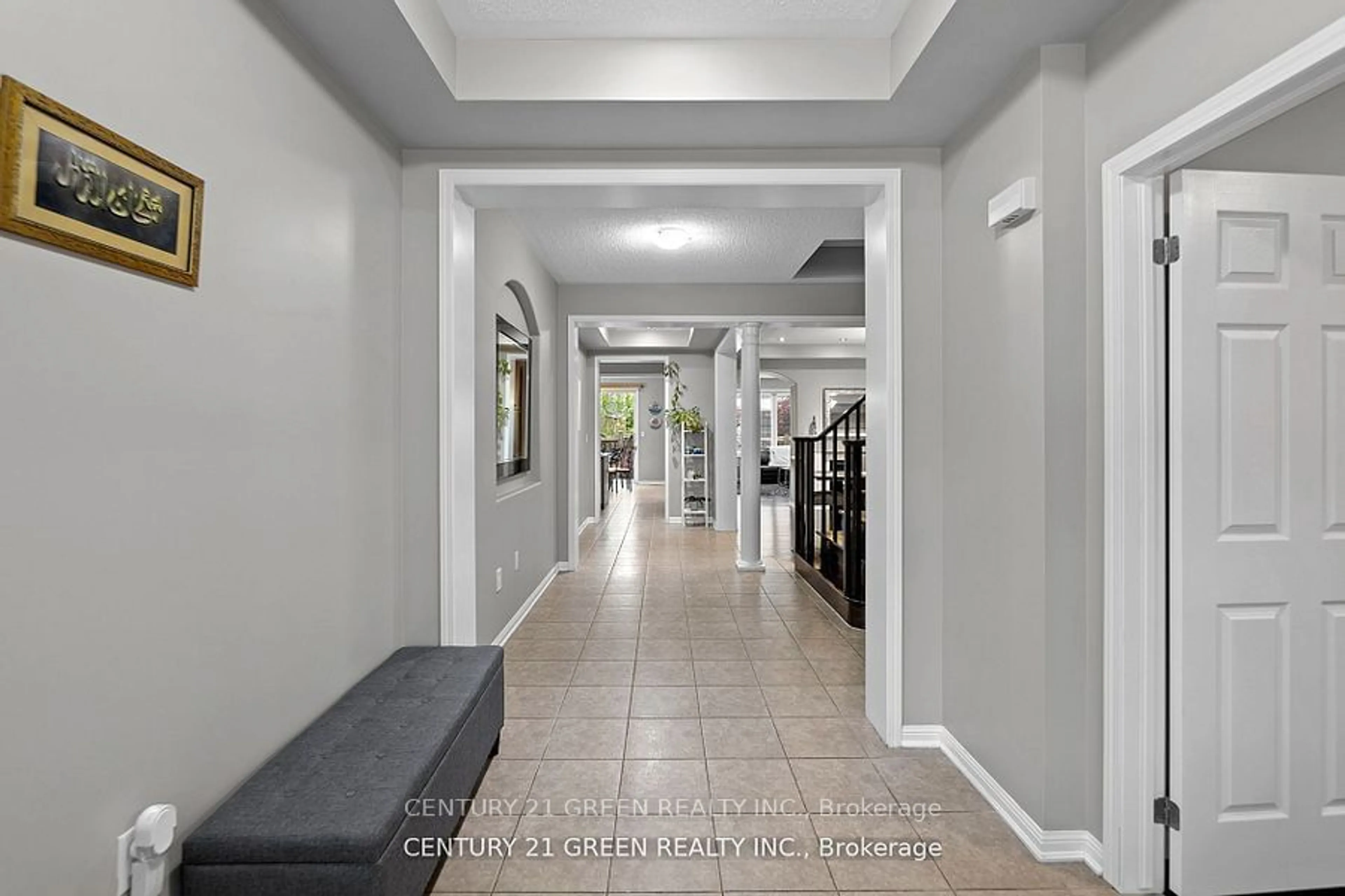 Indoor foyer for 744 Sales Crt, Milton Ontario L9T 0Z2