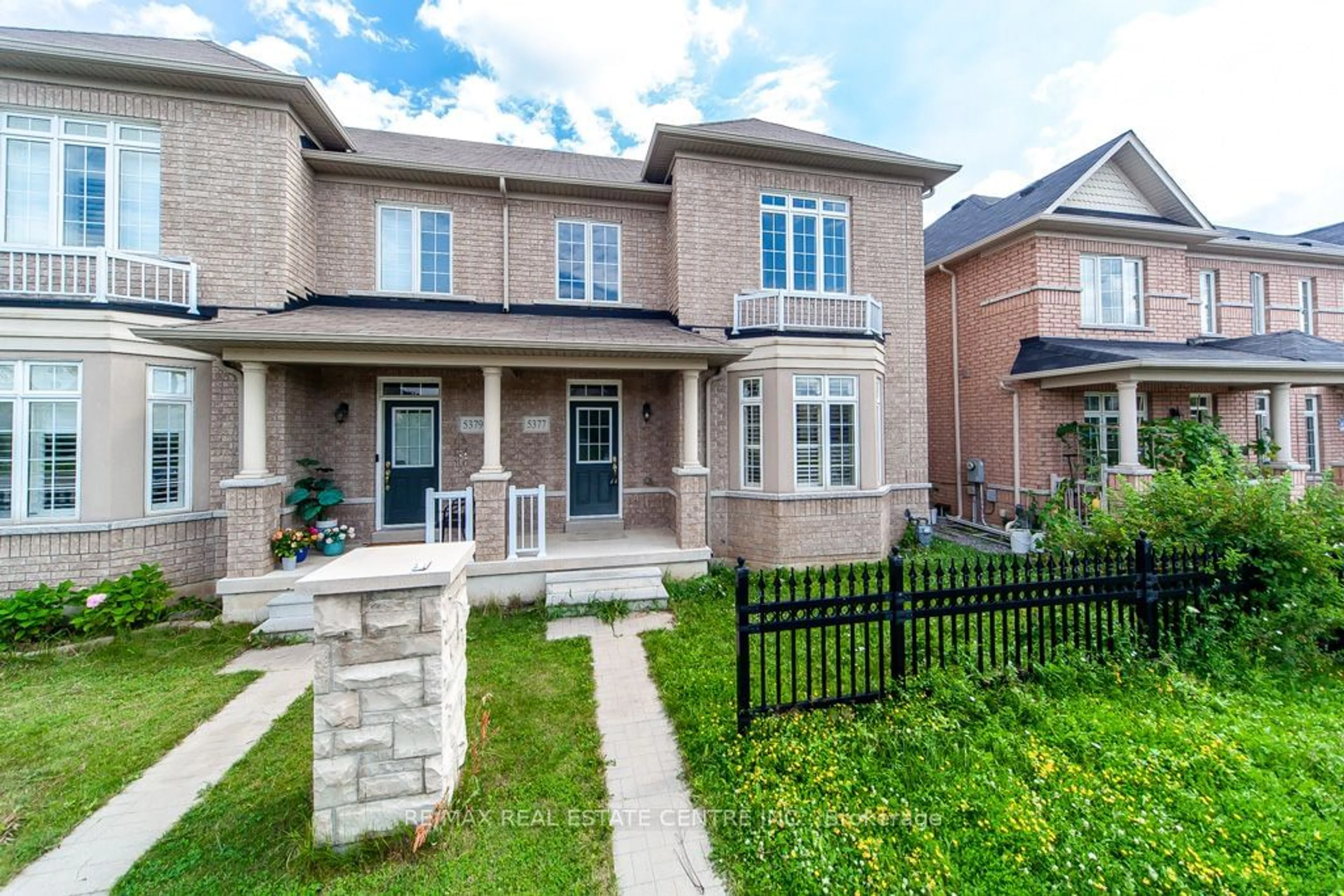 Home with brick exterior material for 5377 Tenth Line, Mississauga Ontario L5M 0V7