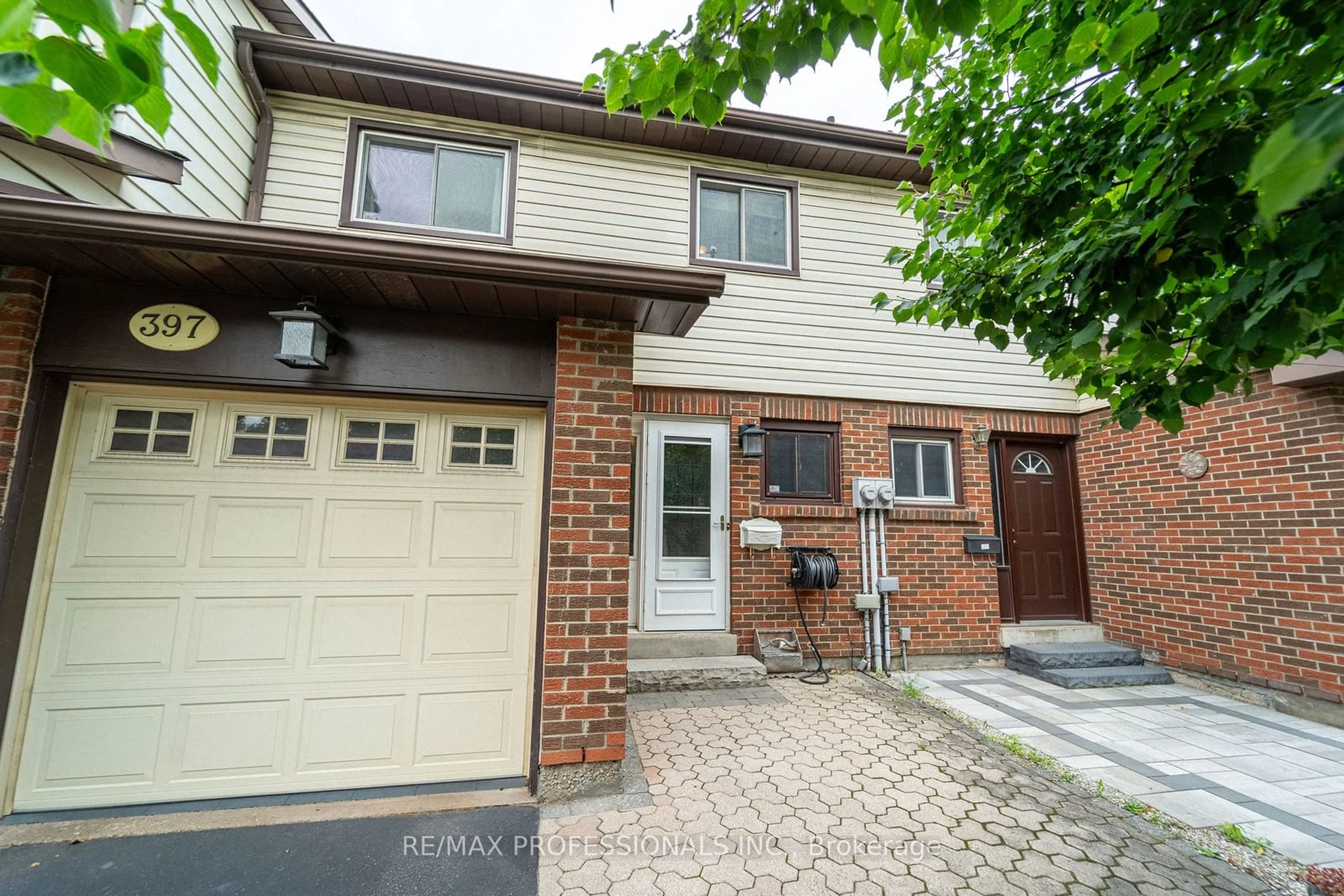 A pic from exterior of the house or condo for 397 Ontario St #18, Milton Ontario L9T 3J3