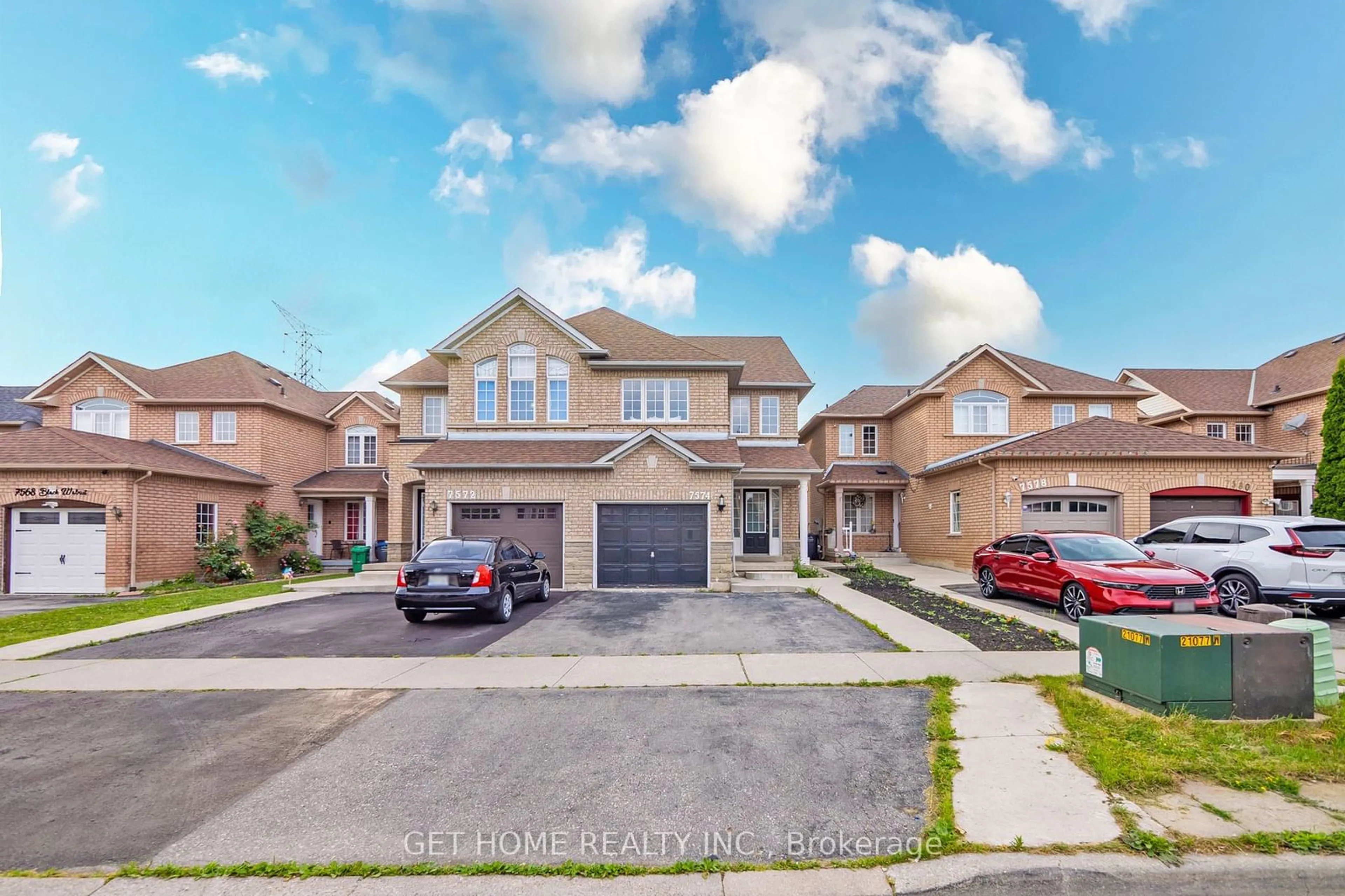 A pic from exterior of the house or condo for 7574 Black Walnut Tr, Mississauga Ontario L5N 8A8