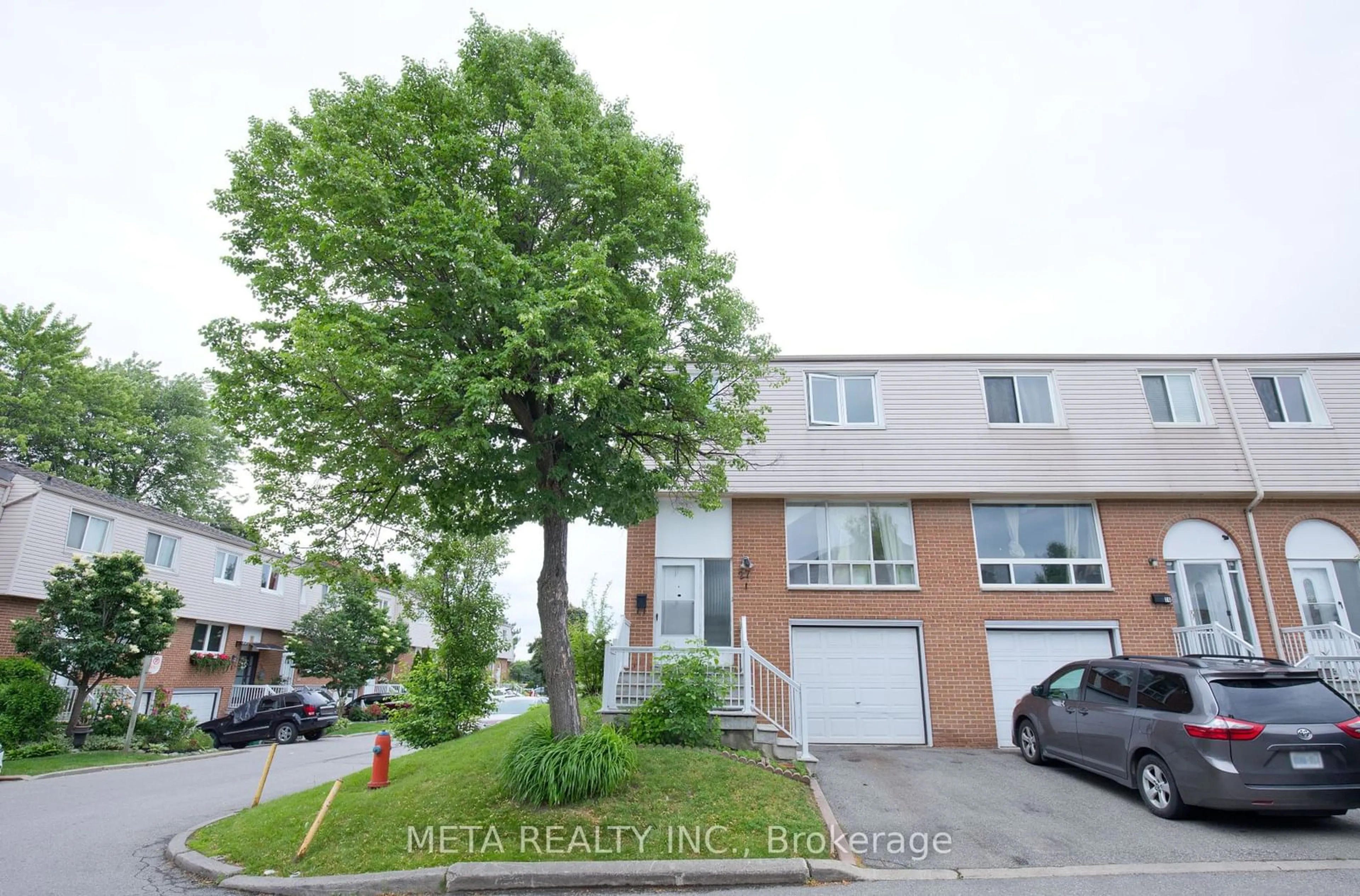 A pic from exterior of the house or condo for 3525 Brandon Gate Dr #27, Mississauga Ontario L4T 3M3