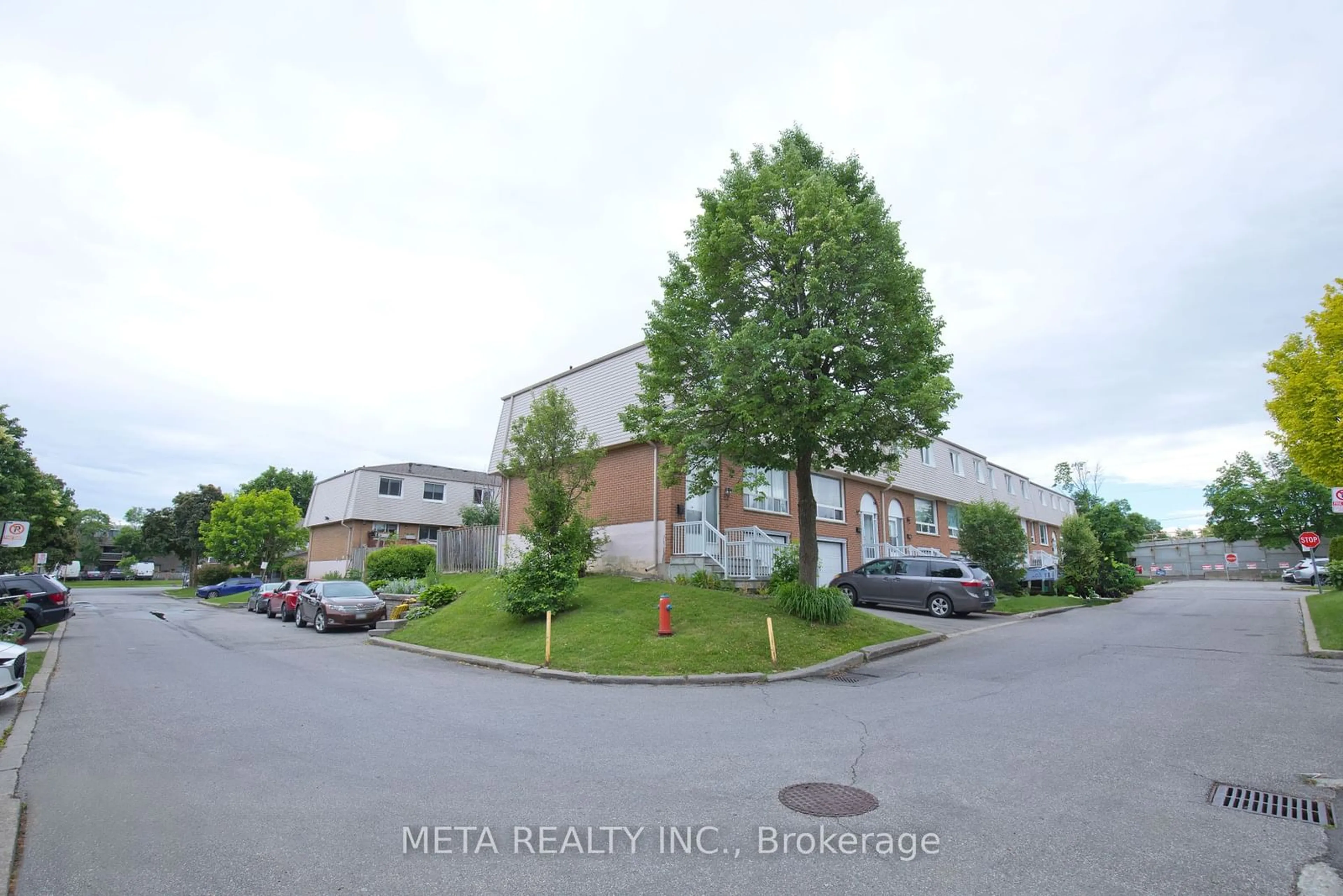 Outside view for 3525 Brandon Gate Dr #27, Mississauga Ontario L4T 3M3