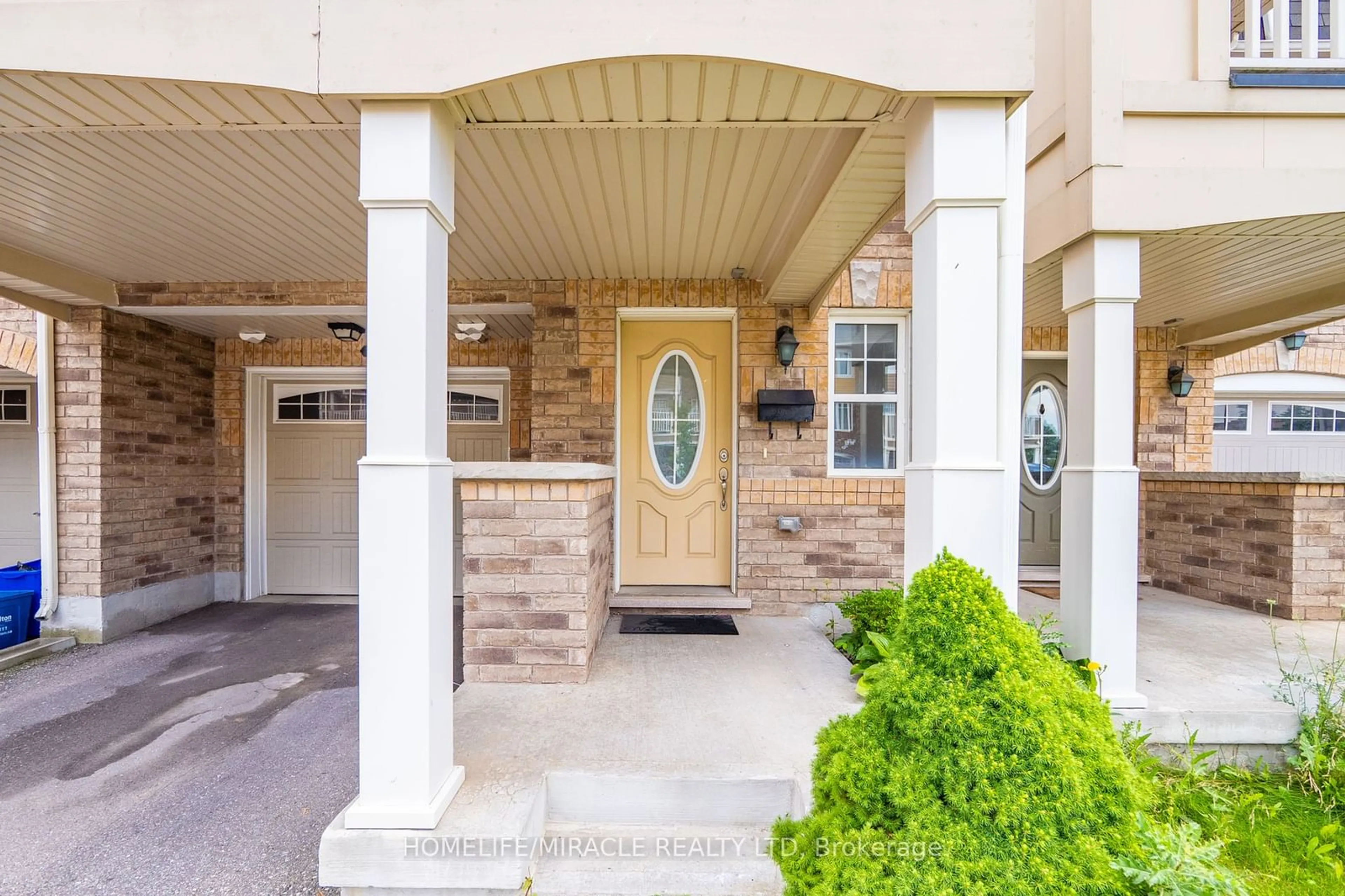 Indoor entryway for 34 Suitor Crt, Milton Ontario L9T 8S1