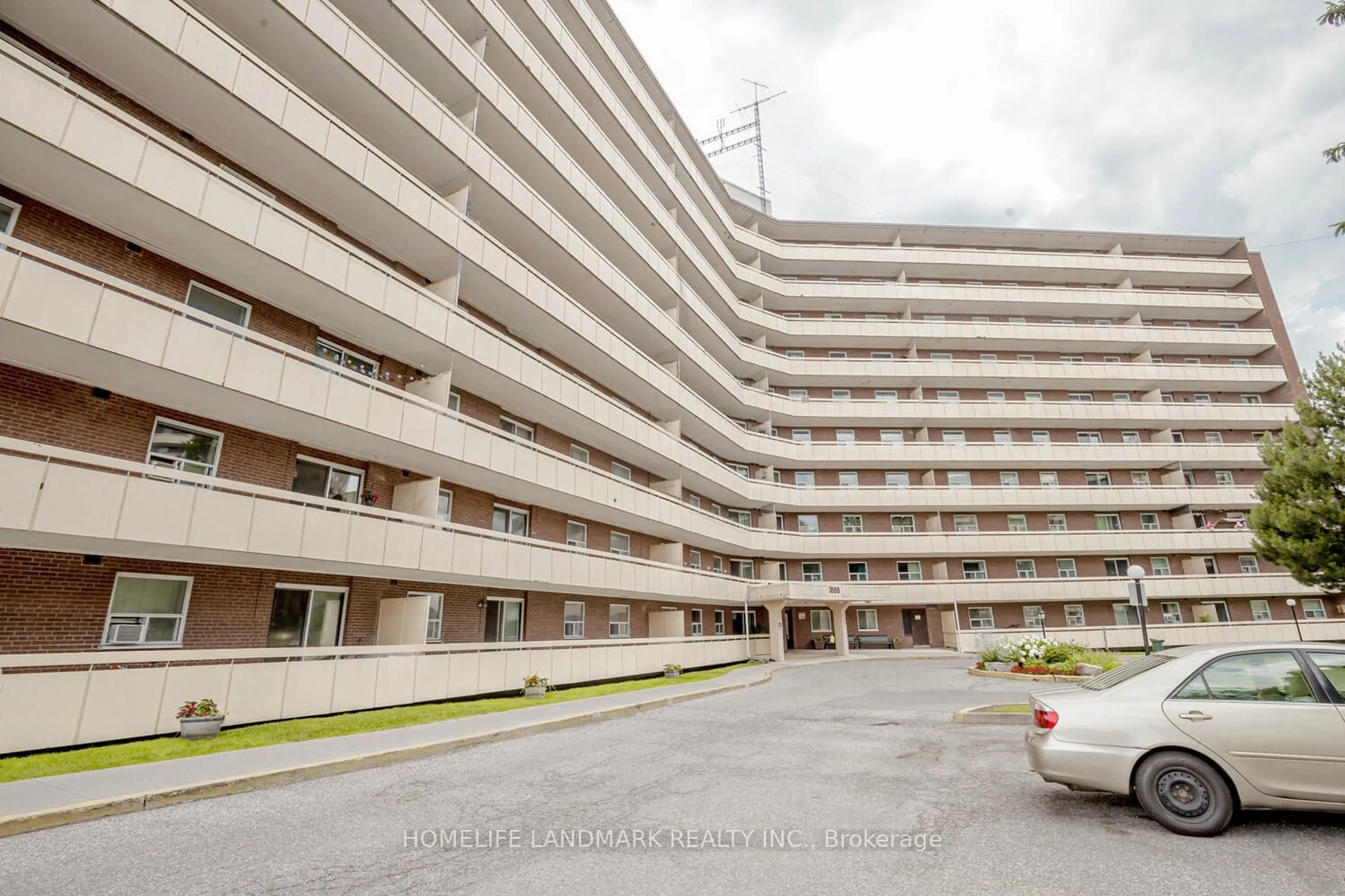 Outside view for 3555 Derry Rd #402, Mississauga Ontario L4T 1B2