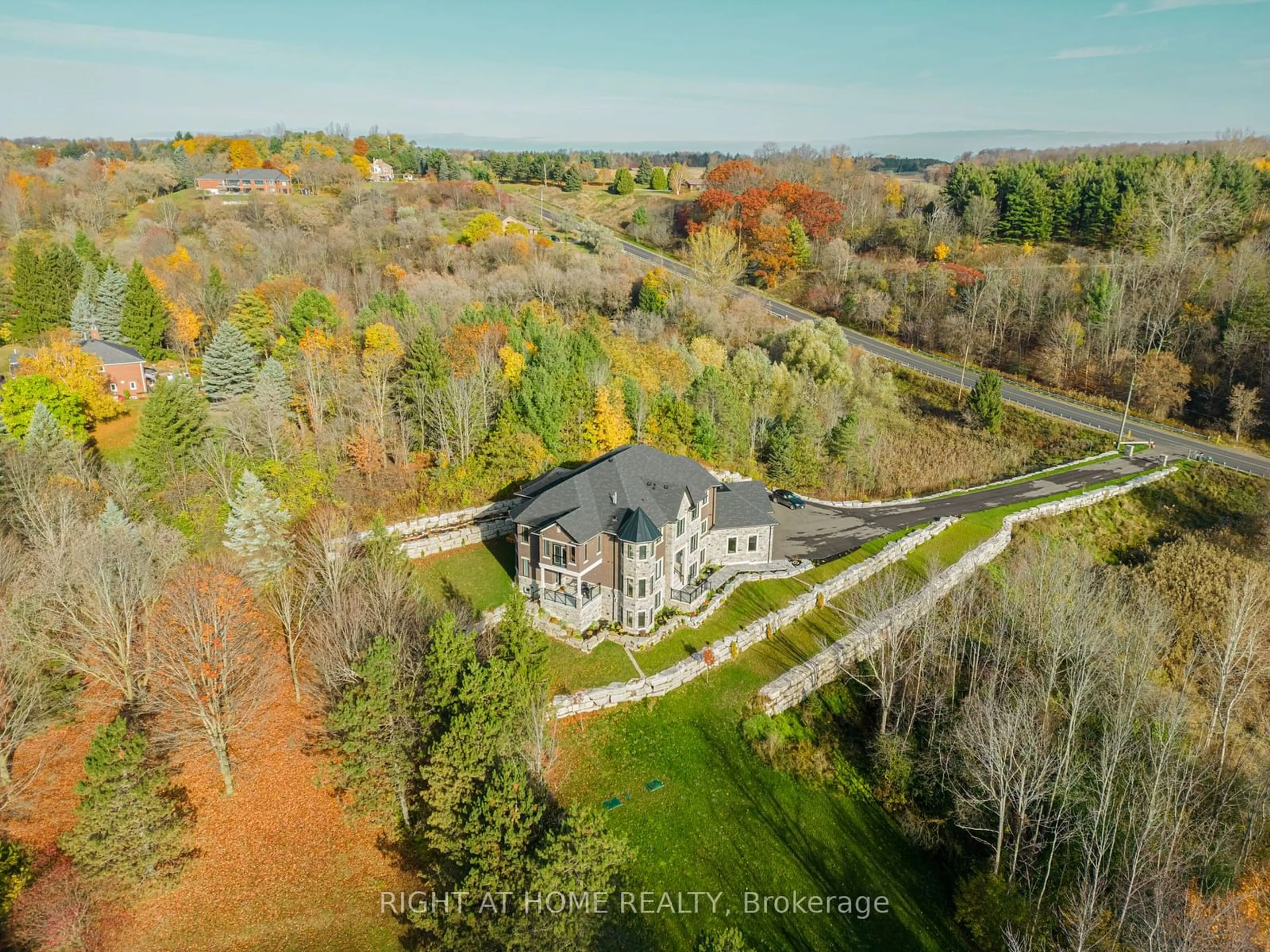 Frontside or backside of a home for 16158 Mount Pleasant Rd, Caledon Ontario L7E 3M6