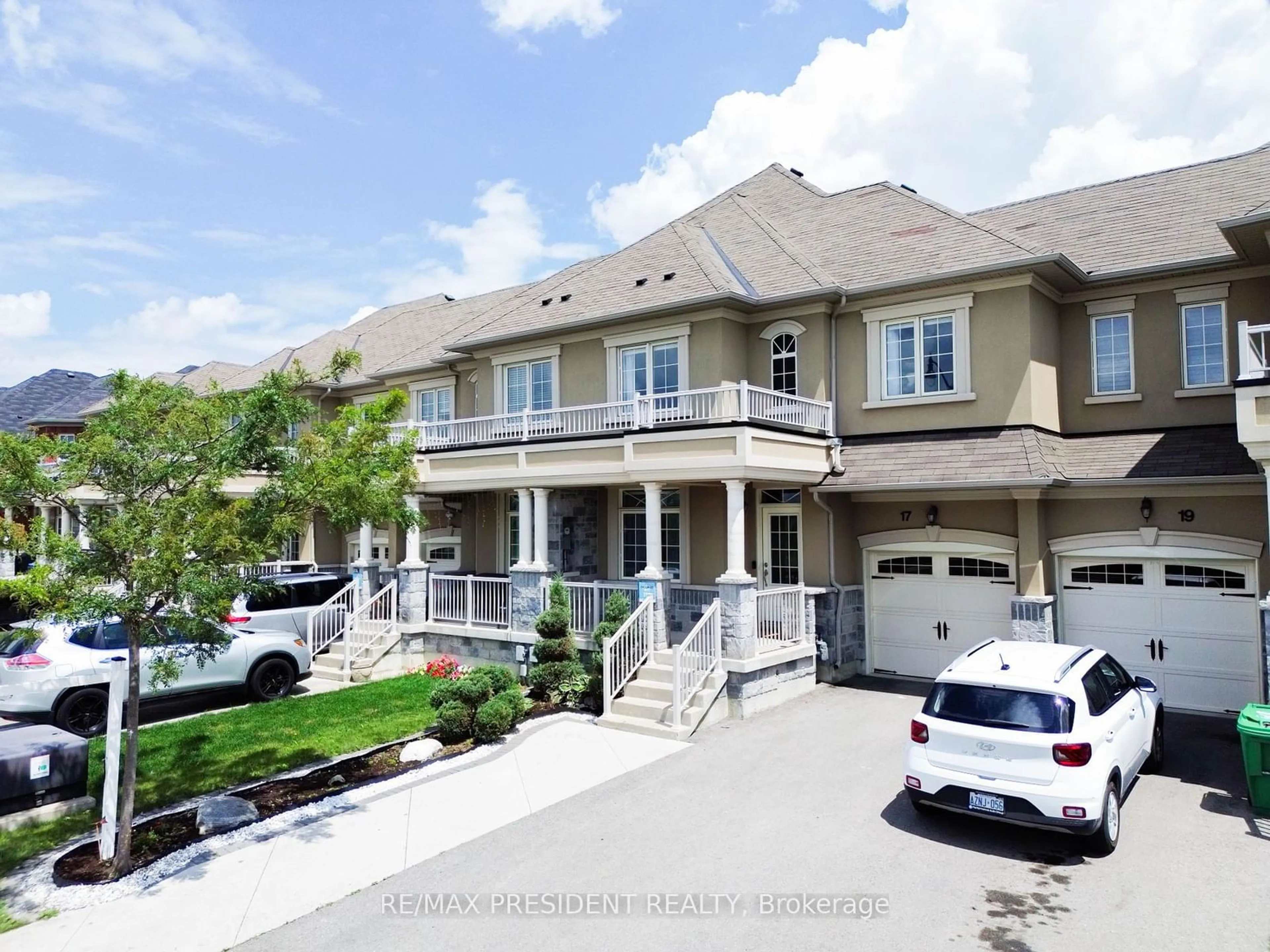 Frontside or backside of a home for 17 Zamek St, Brampton Ontario L6R 3V3