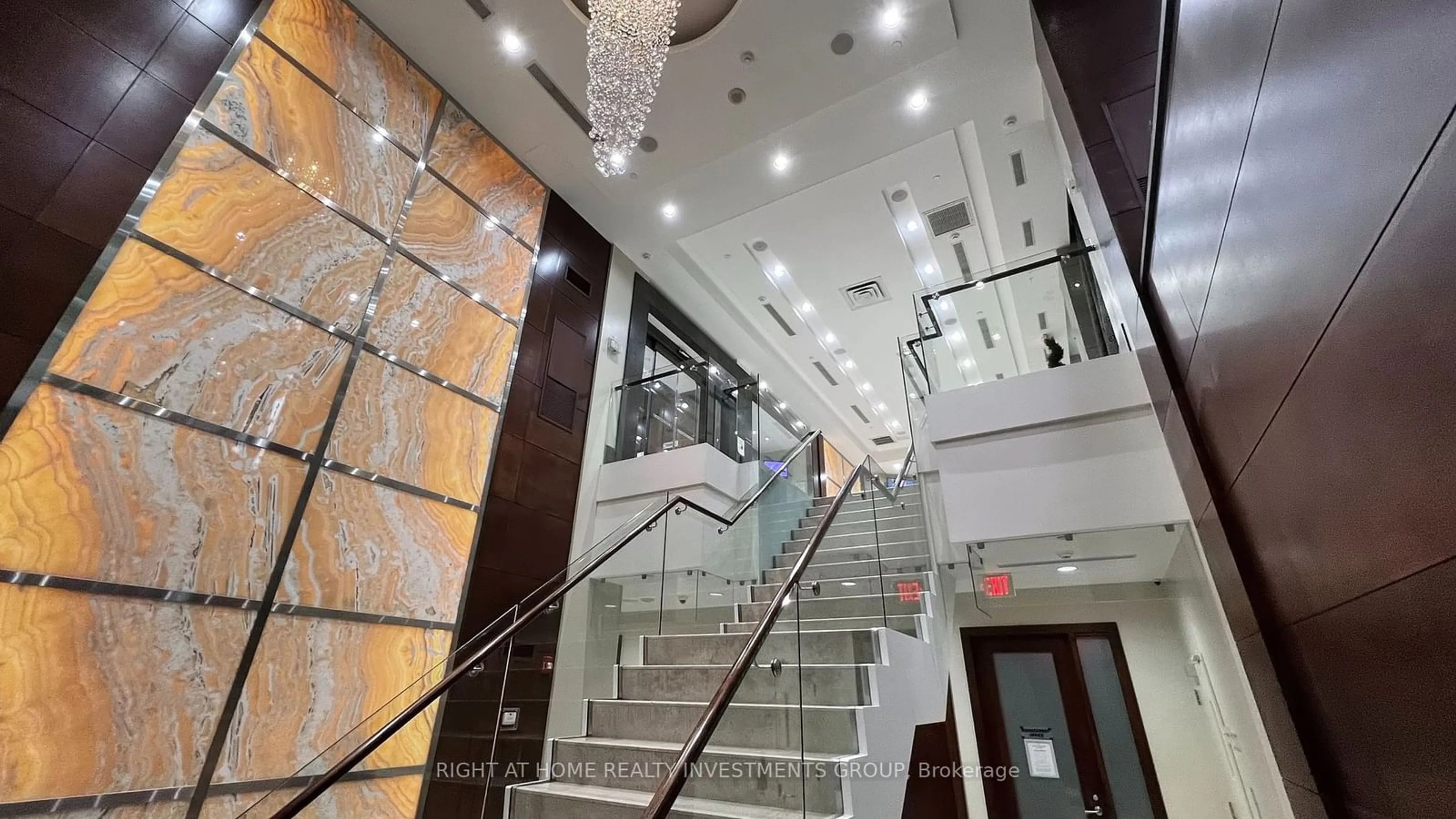 Indoor foyer for 310 Burnhamthorpe Rd #1501, Mississauga Ontario L5B 4P9