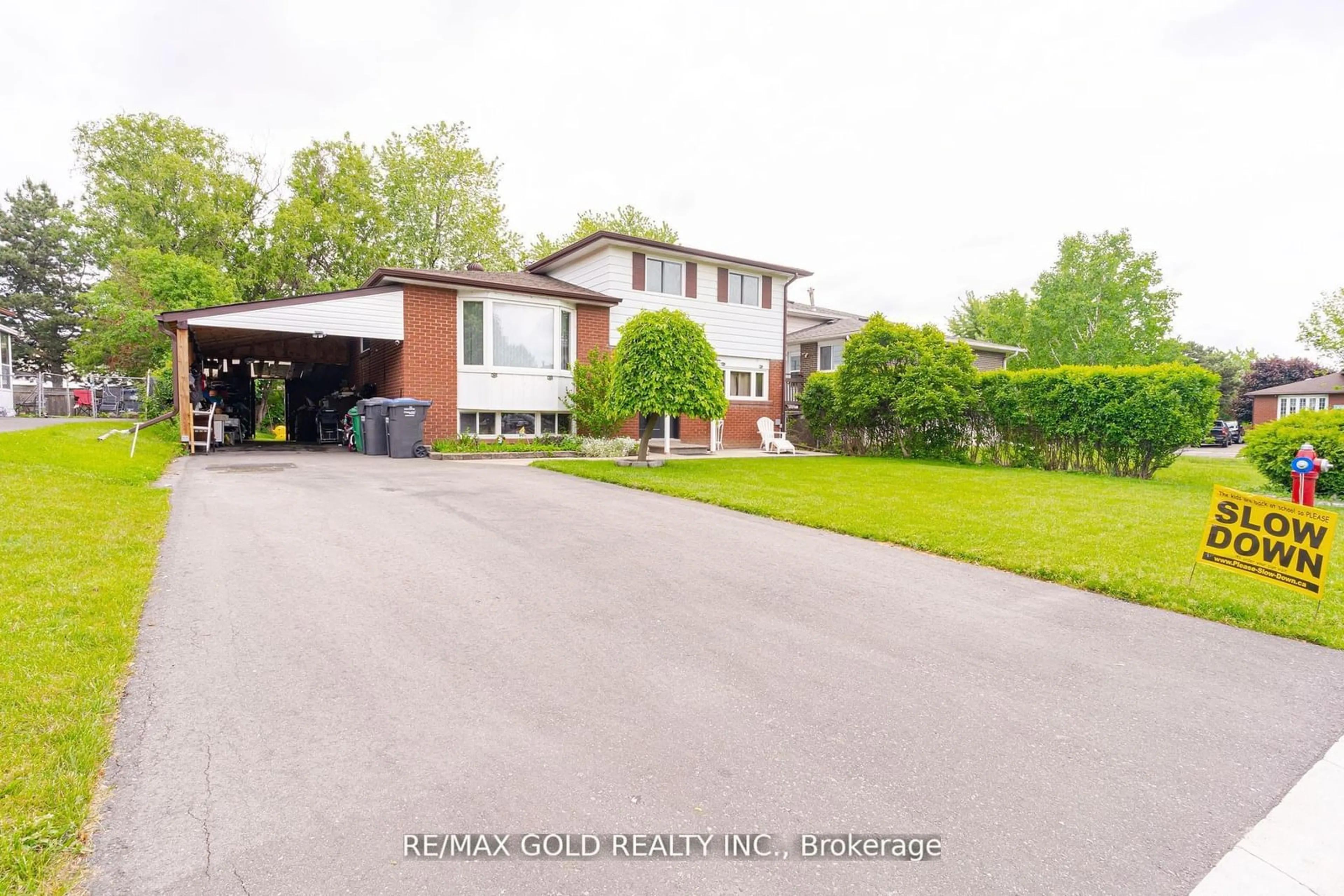 Outside view for 56 Edgebrook Cres, Brampton Ontario L6T 1Y5