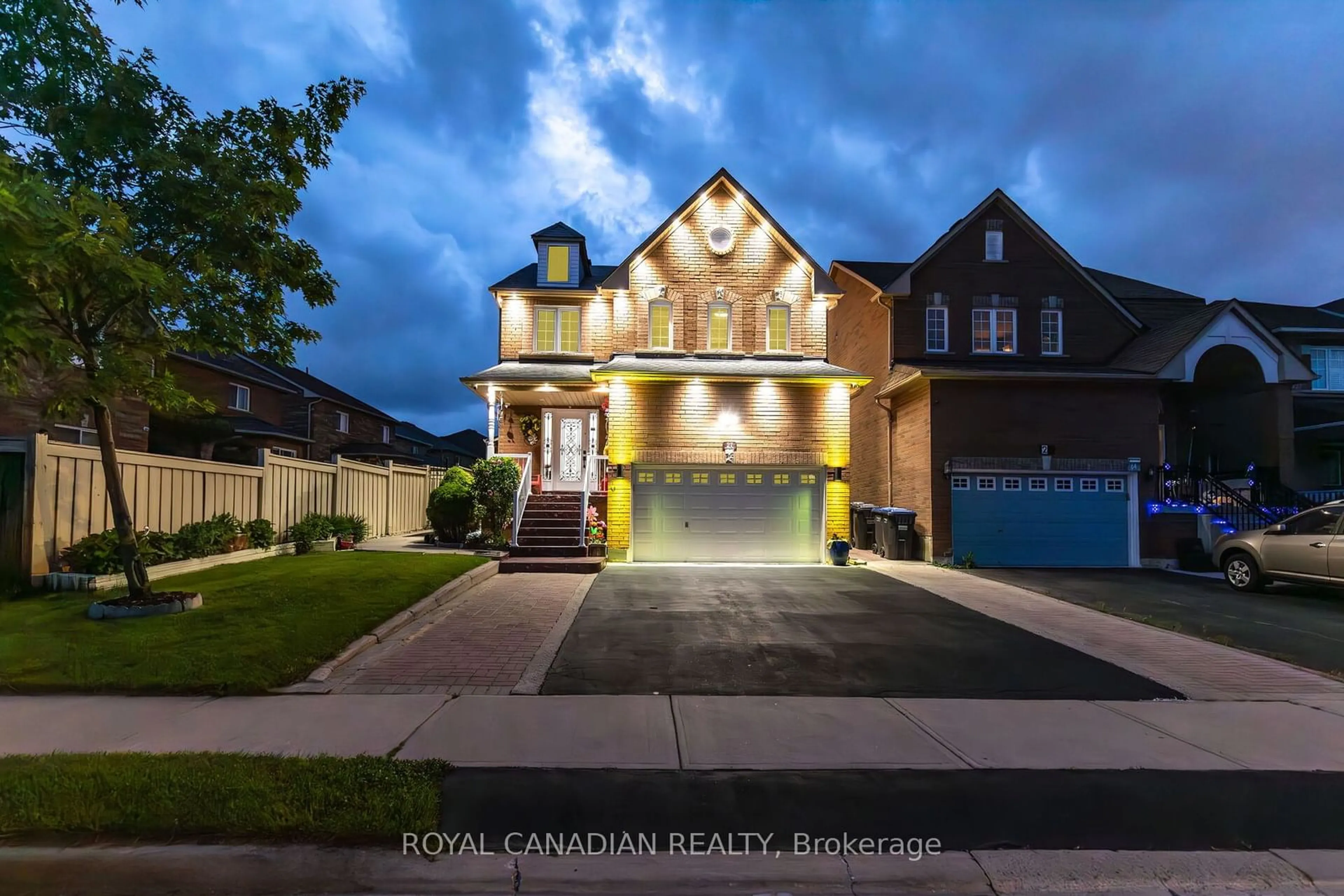 Frontside or backside of a home for 27 Whitehouse Cres, Brampton Ontario L6P 1M2