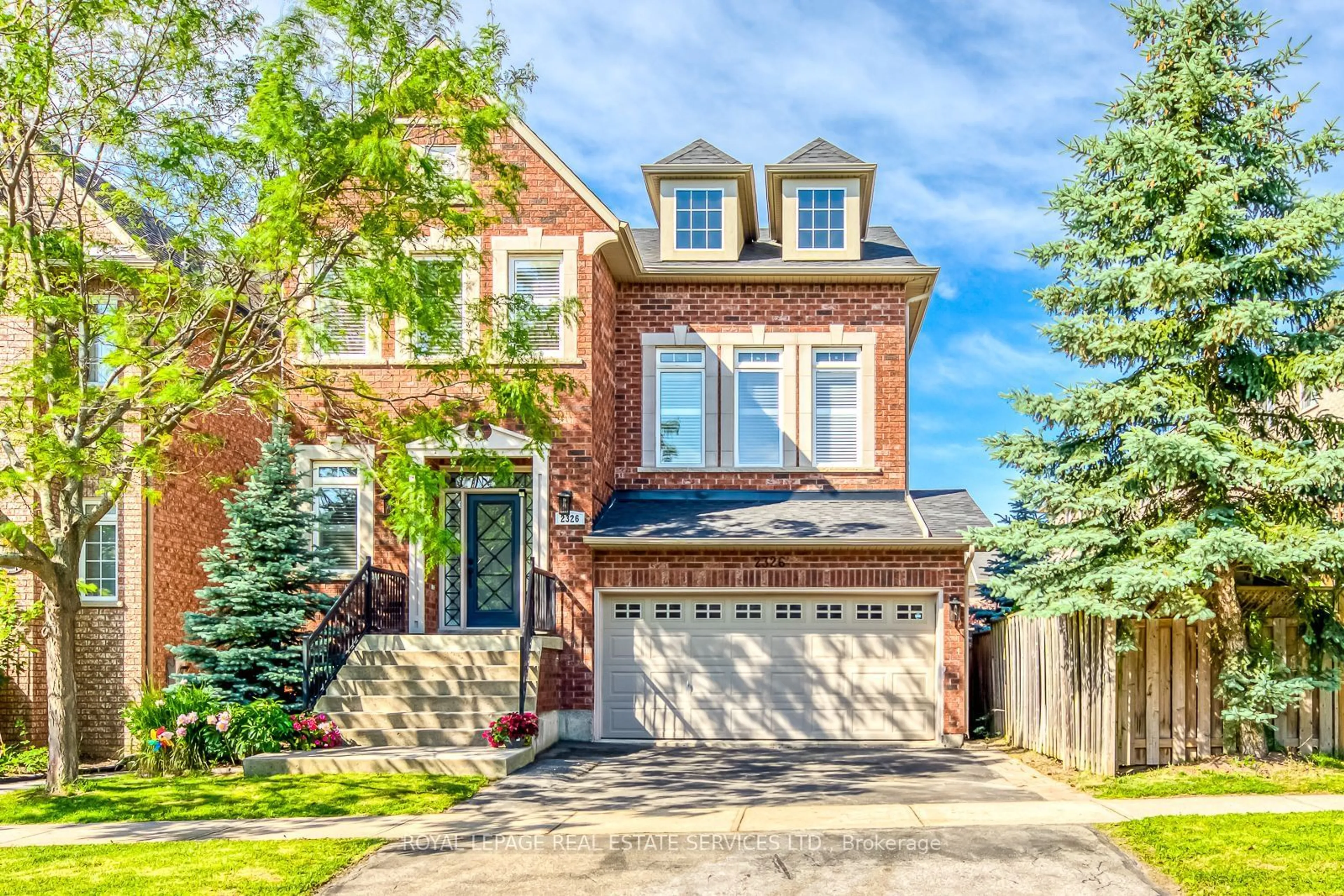 Home with brick exterior material for 2326 Baronwood Dr, Oakville Ontario L6M 4Z5