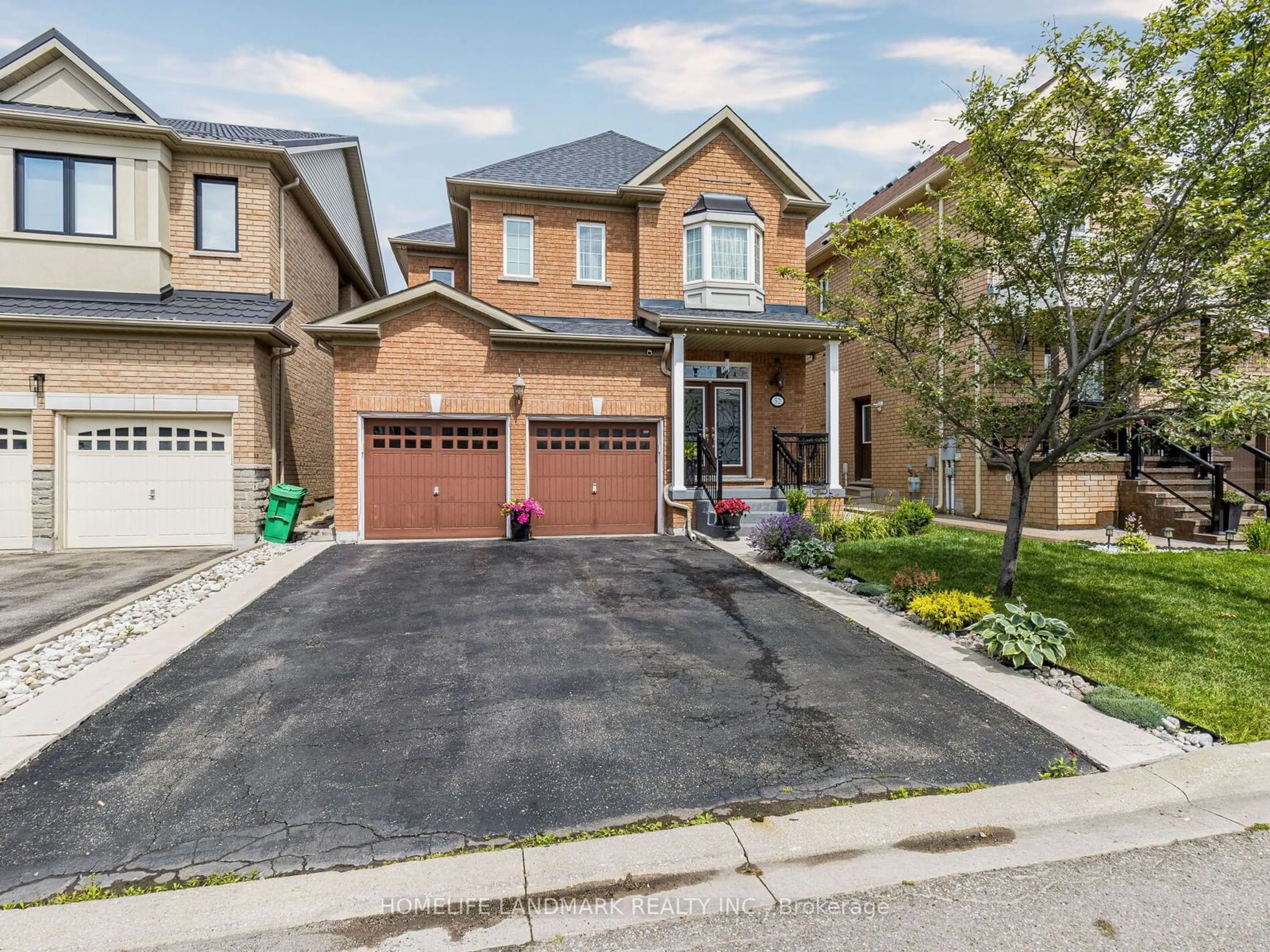 Frontside or backside of a home for 52 Hardgate Cres, Brampton Ontario L7A 3V7