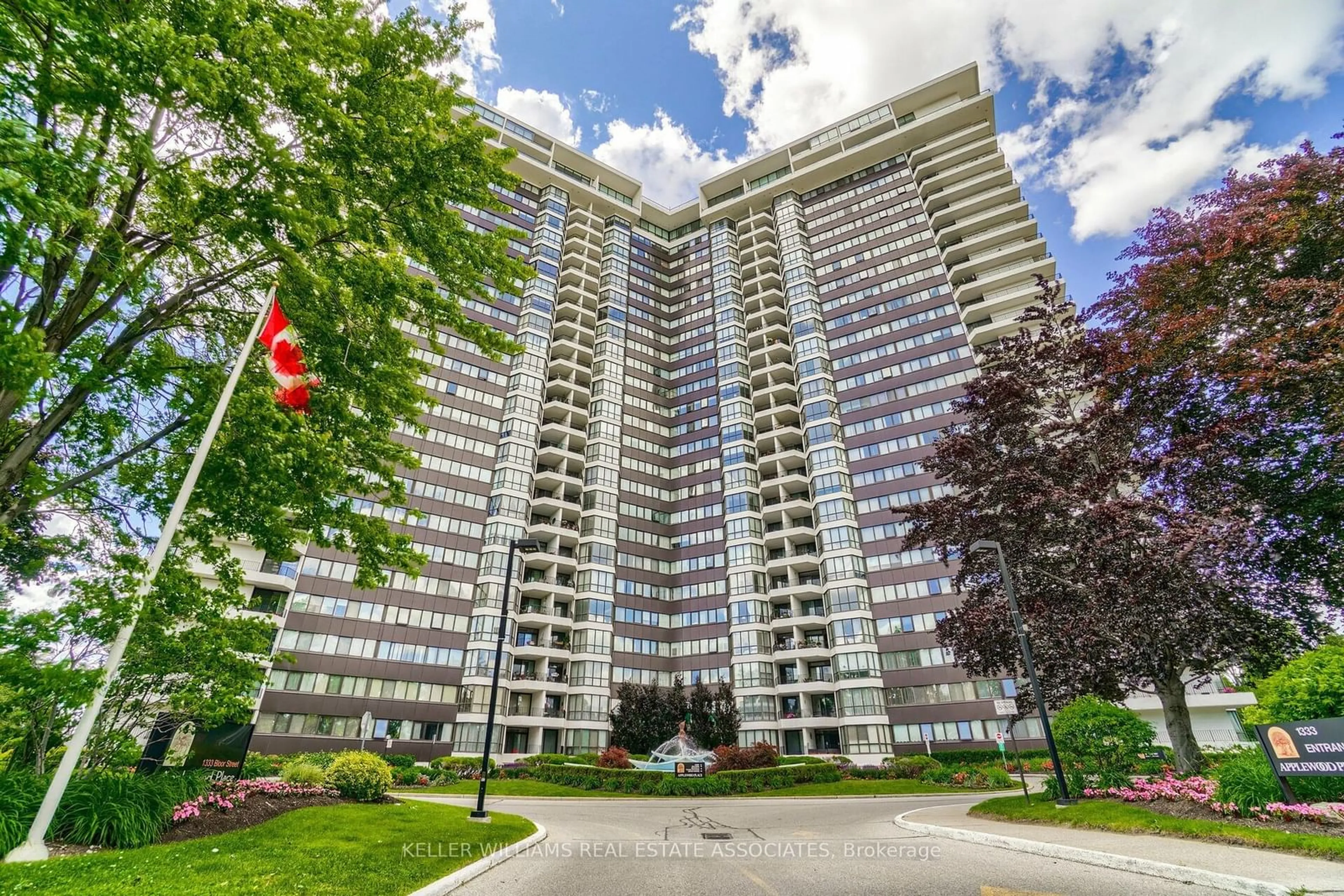 A pic from exterior of the house or condo for 1333 Bloor St #914, Mississauga Ontario L4Y 3T6