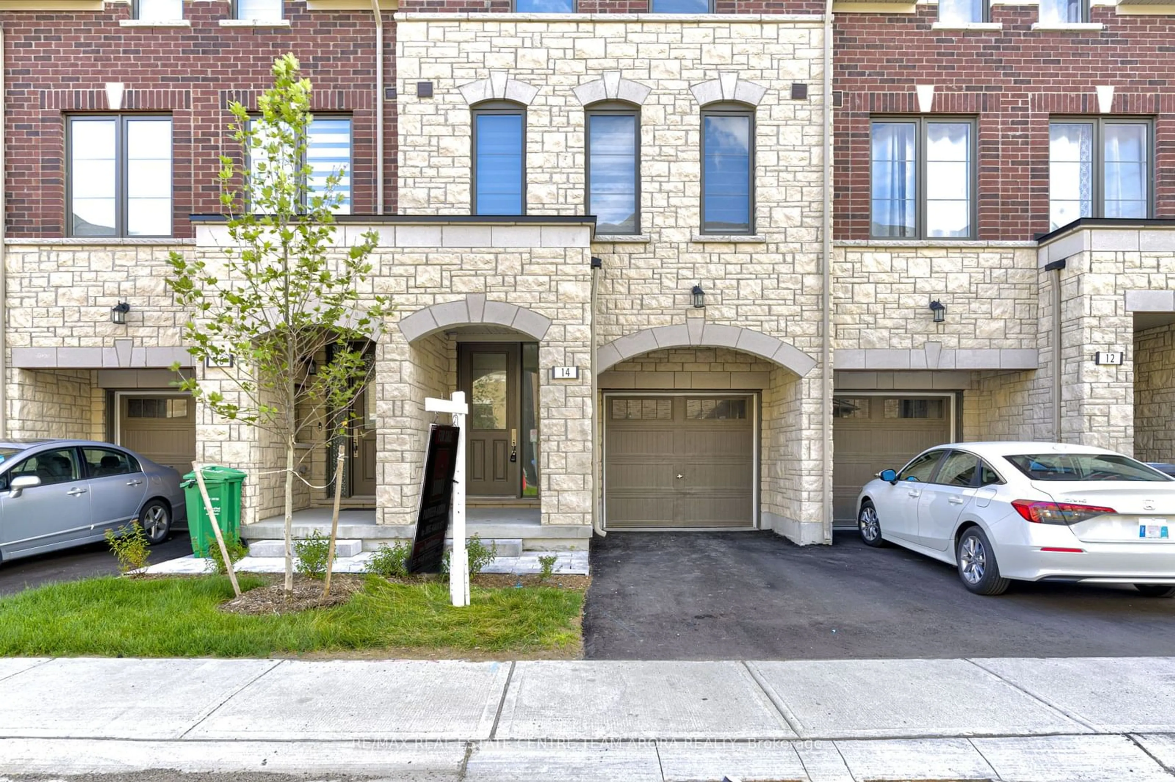 A pic from exterior of the house or condo for 14 Lavinia Rd, Brampton Ontario L6P 4N7