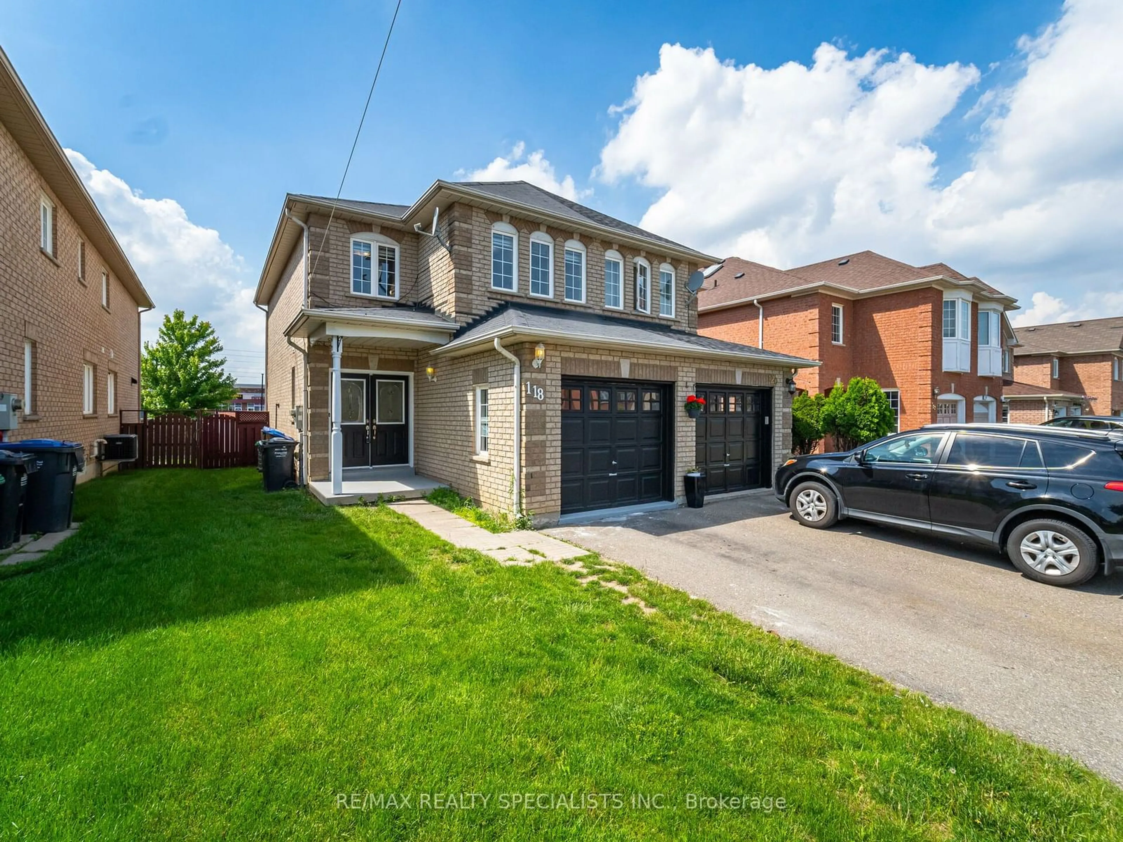 Home with brick exterior material for 118 Native Landing Cres, Brampton Ontario L6X 5A7