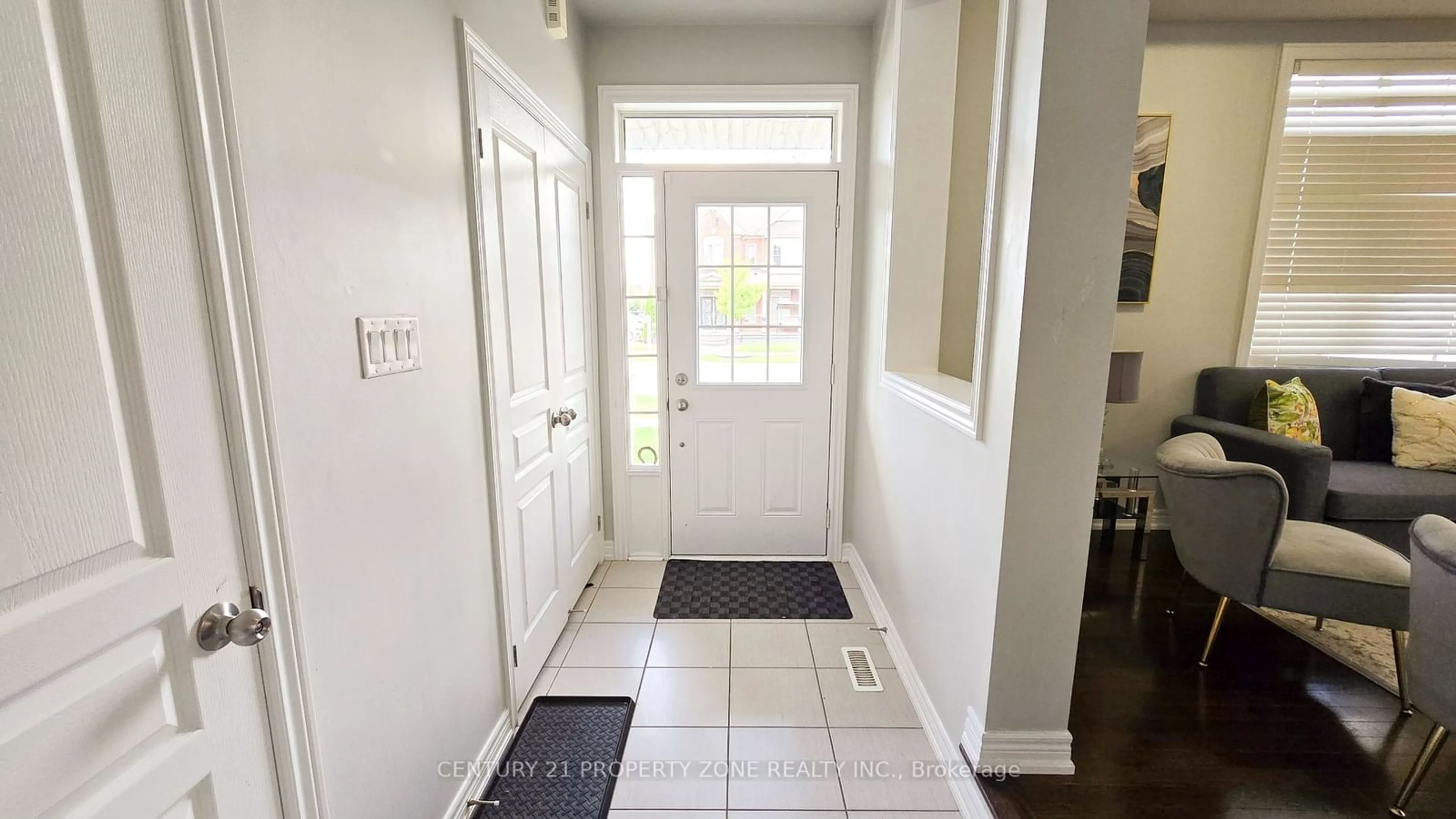 Indoor entryway for 364 Robert Parkinson Dr, Brampton Ontario L7A 4E4