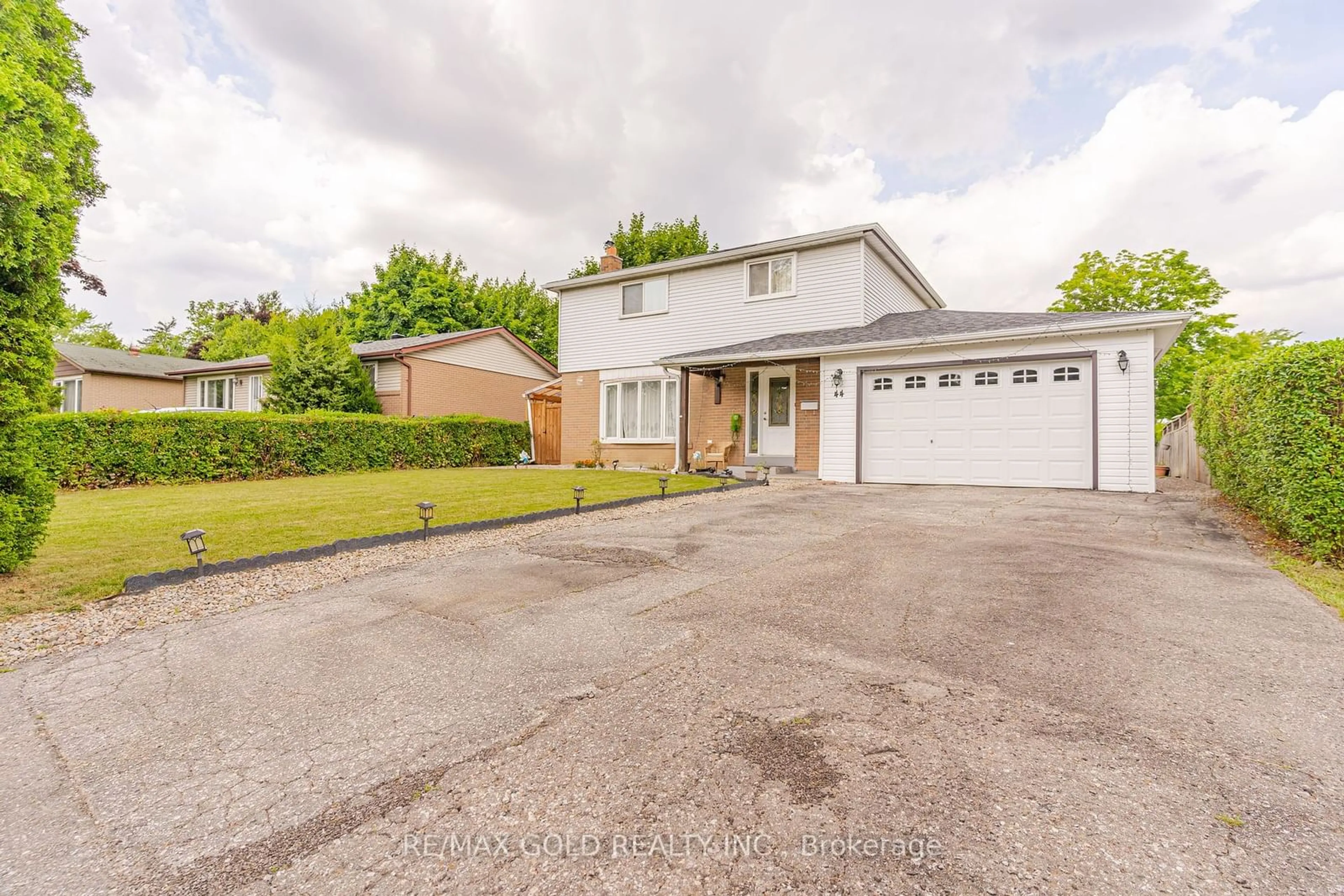 Frontside or backside of a home for 44 Dunblaine Cres, Brampton Ontario L6T 3H2