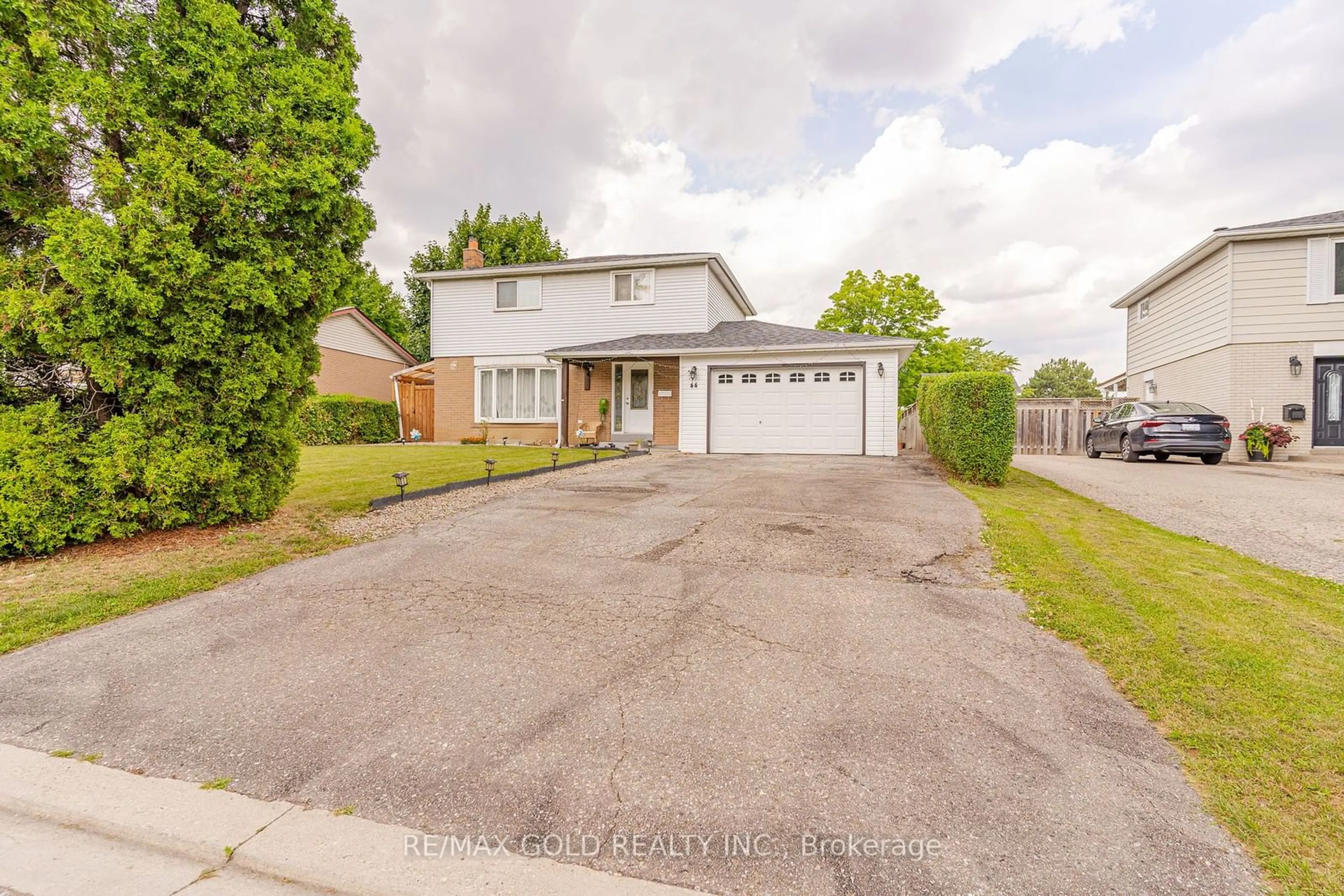 Frontside or backside of a home for 44 Dunblaine Cres, Brampton Ontario L6T 3H2