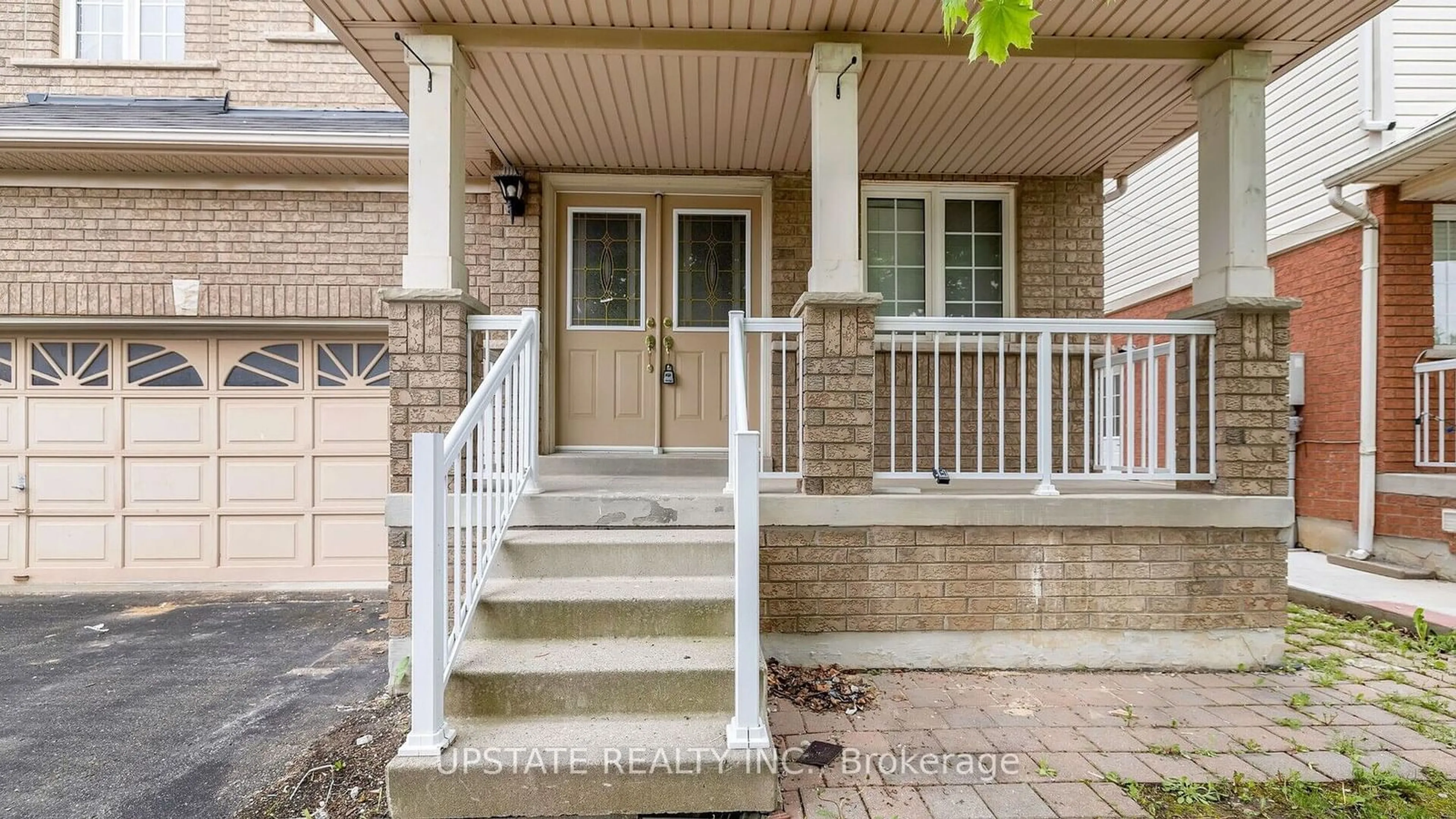 Indoor entryway for 14 Milkweed Cres, Brampton Ontario L7A 1T8