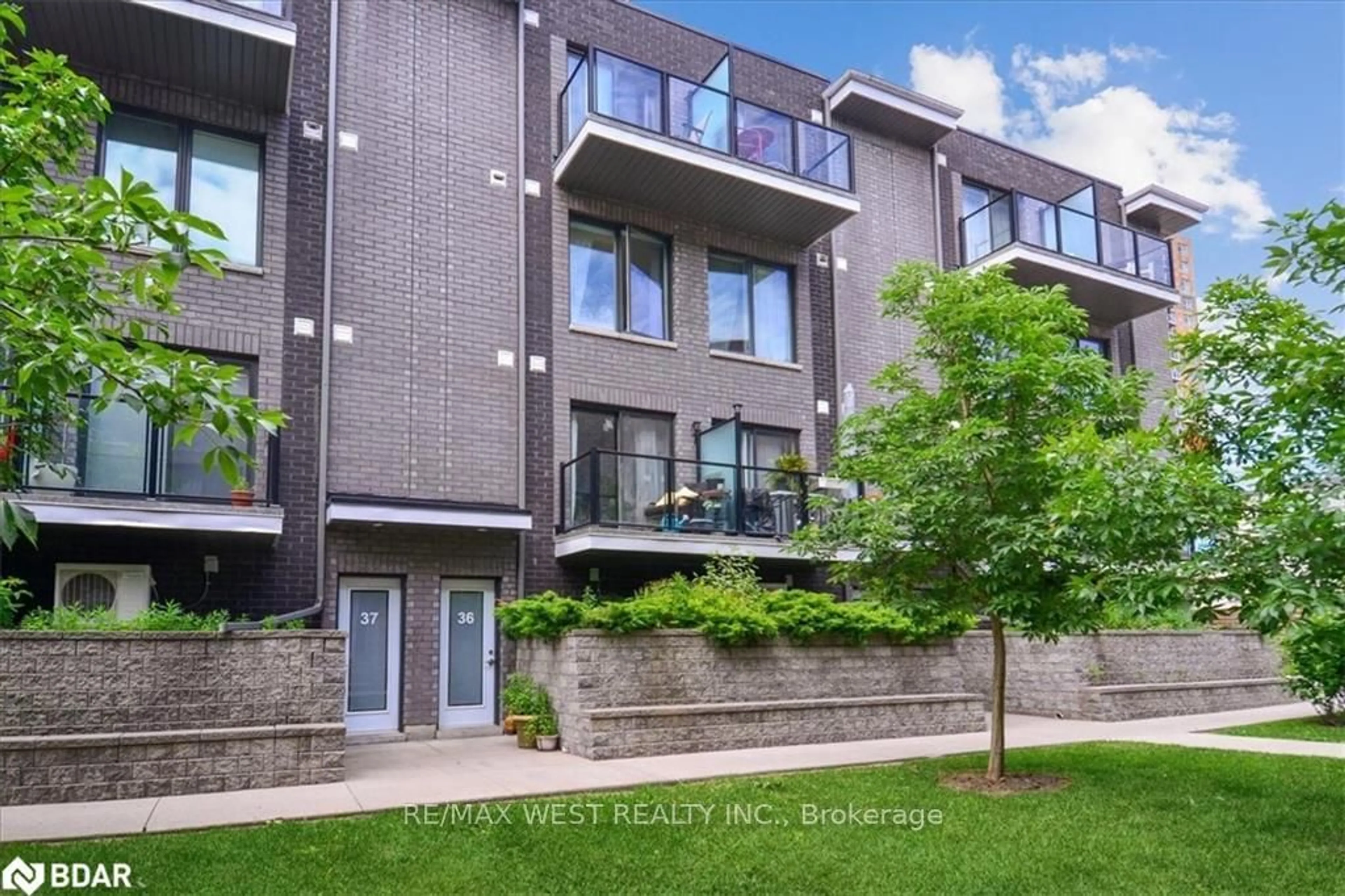A pic from exterior of the house or condo for 2059 Weston Rd #36, Toronto Ontario N9N 1X7