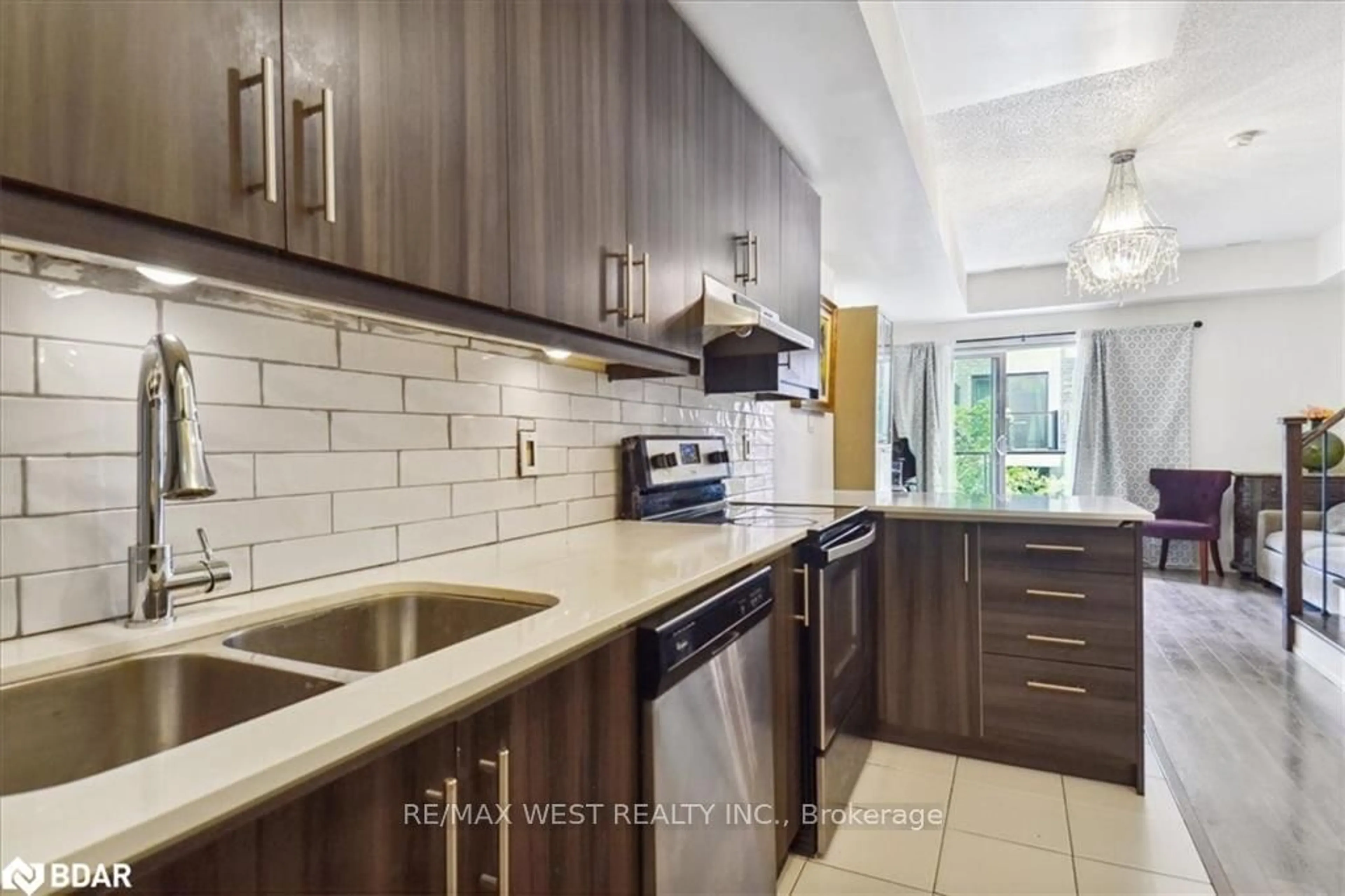 Standard kitchen for 2059 Weston Rd #36, Toronto Ontario N9N 1X7