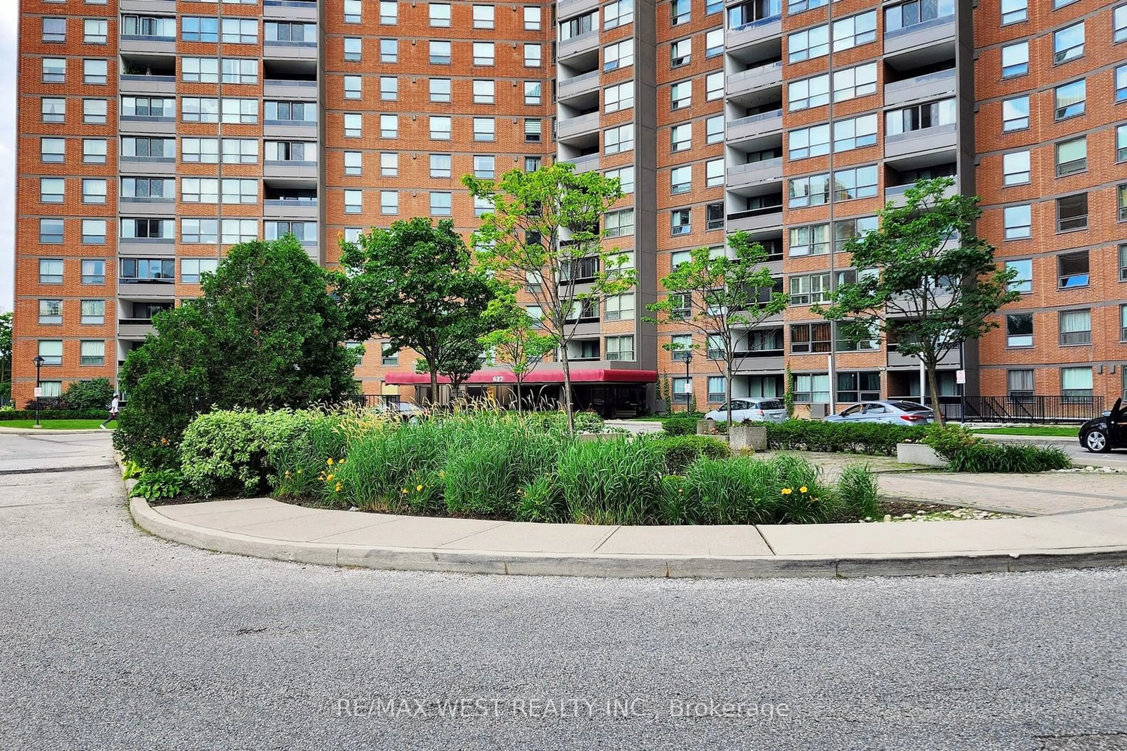 A pic from exterior of the house or condo for 627 The West Mall #1810, Toronto Ontario M9C 4X5