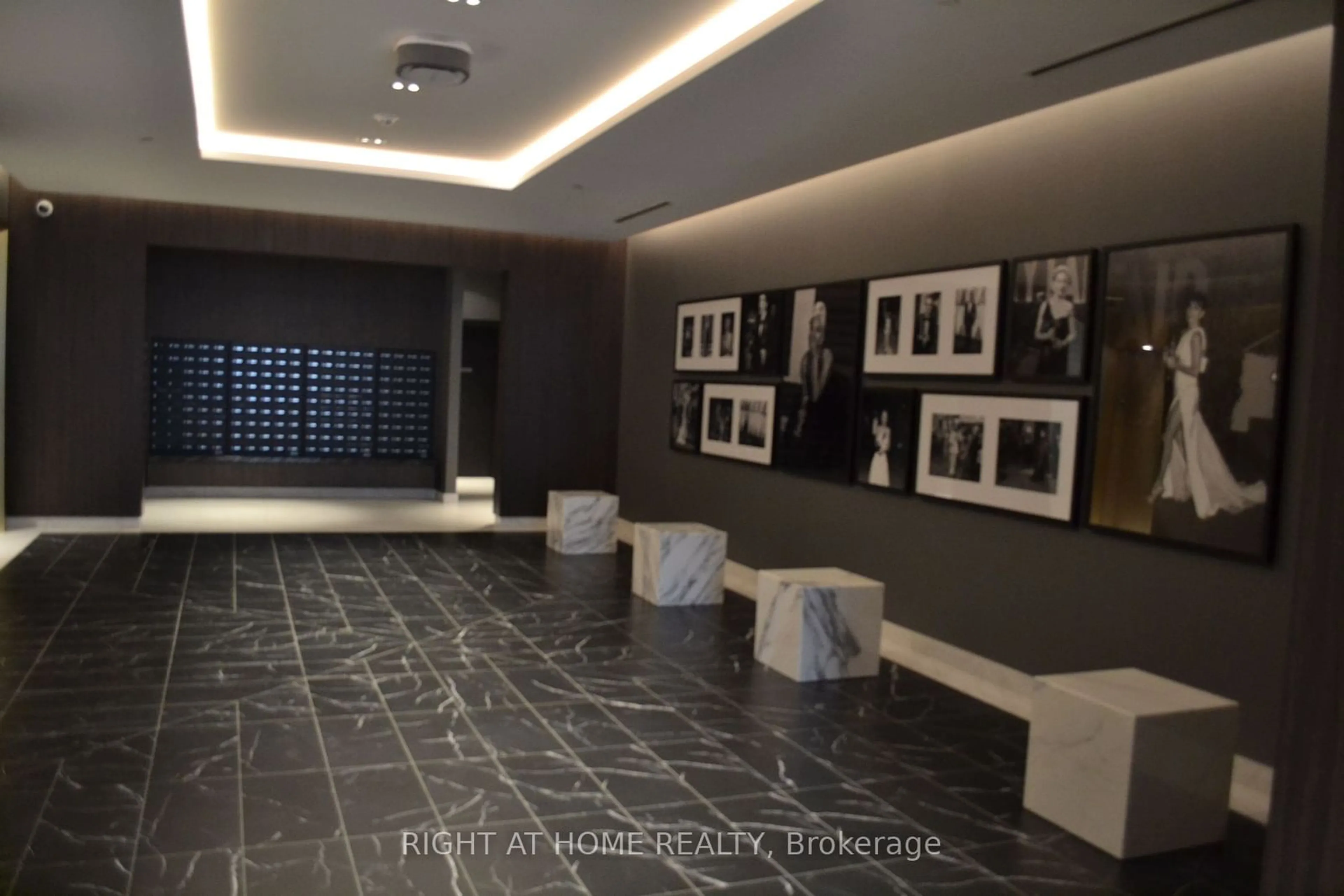 Indoor lobby, ceramic floors for 500 Dupont St #612, Toronto Ontario M6G 1Y7