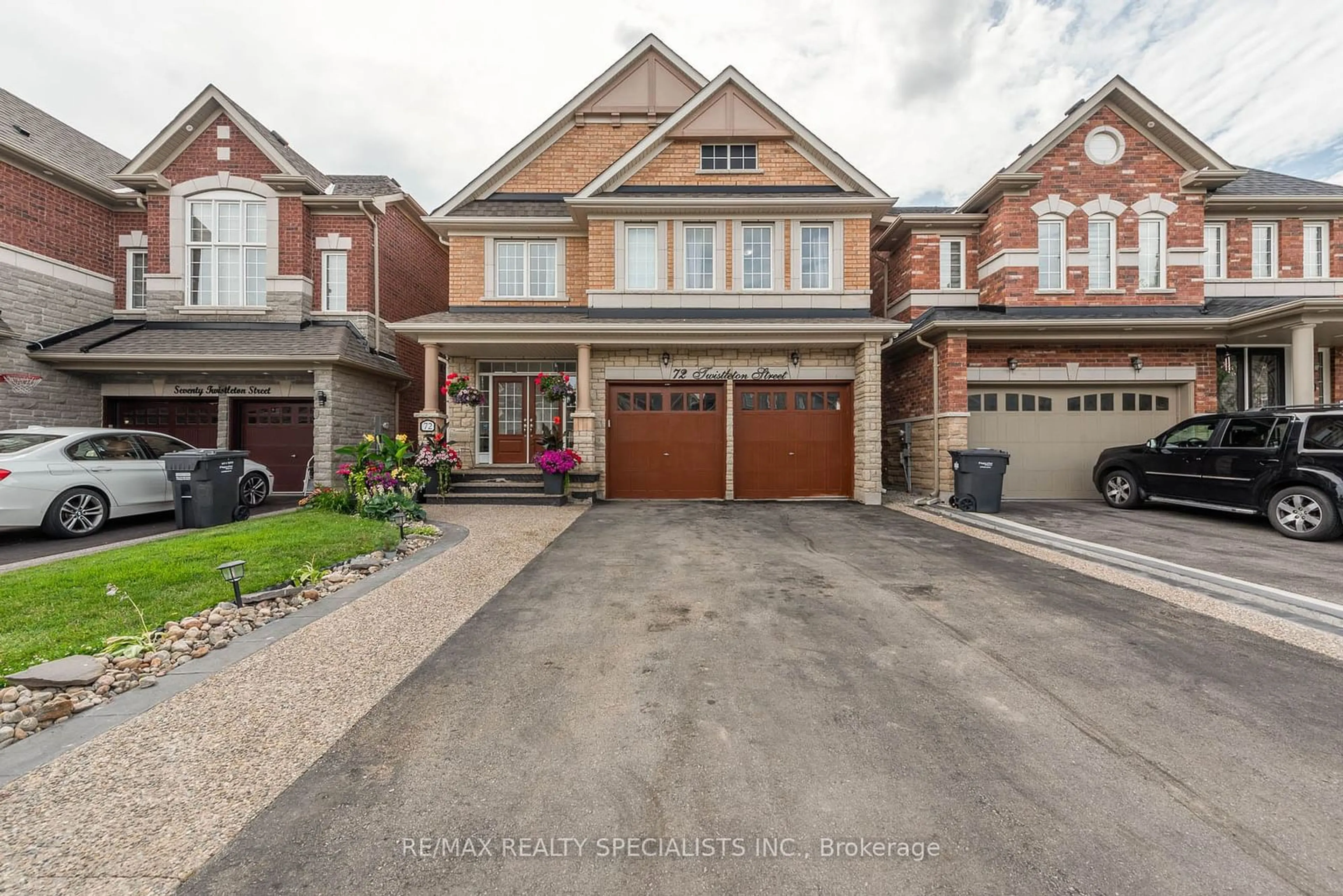 Frontside or backside of a home for 72 TWISTLETON St, Caledon Ontario L7C 4B5