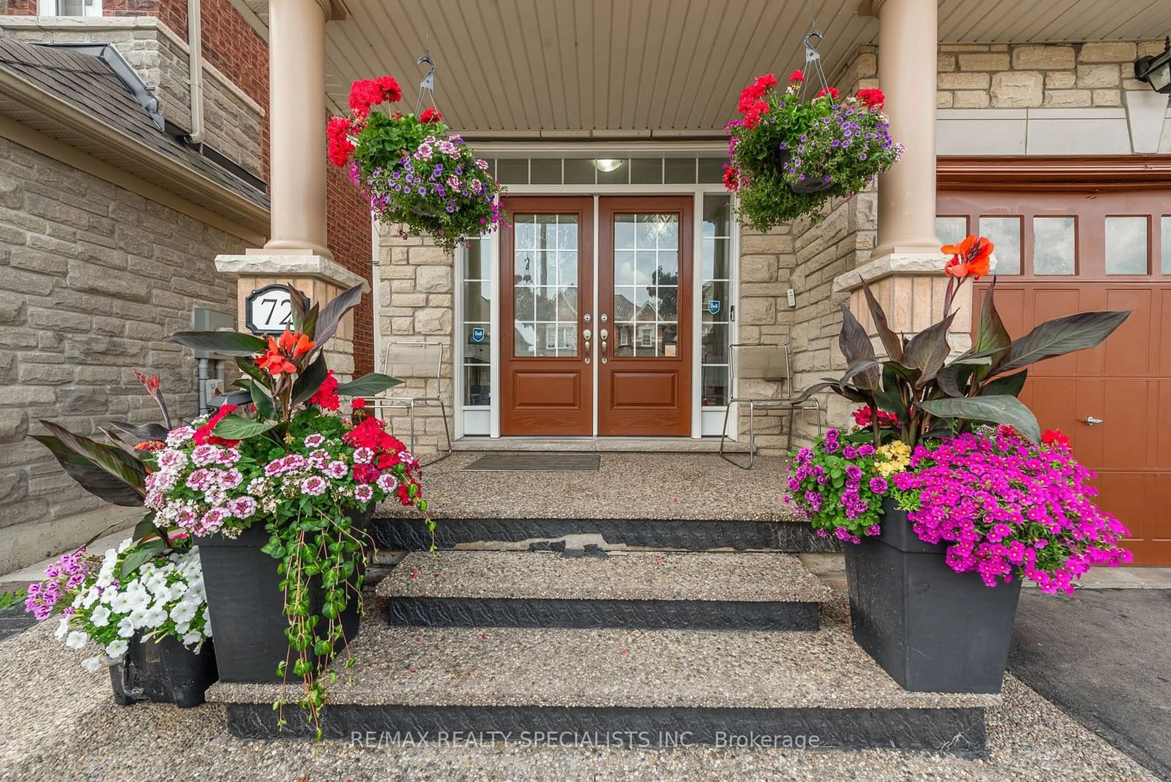 Indoor entryway for 72 TWISTLETON St, Caledon Ontario L7C 4B5