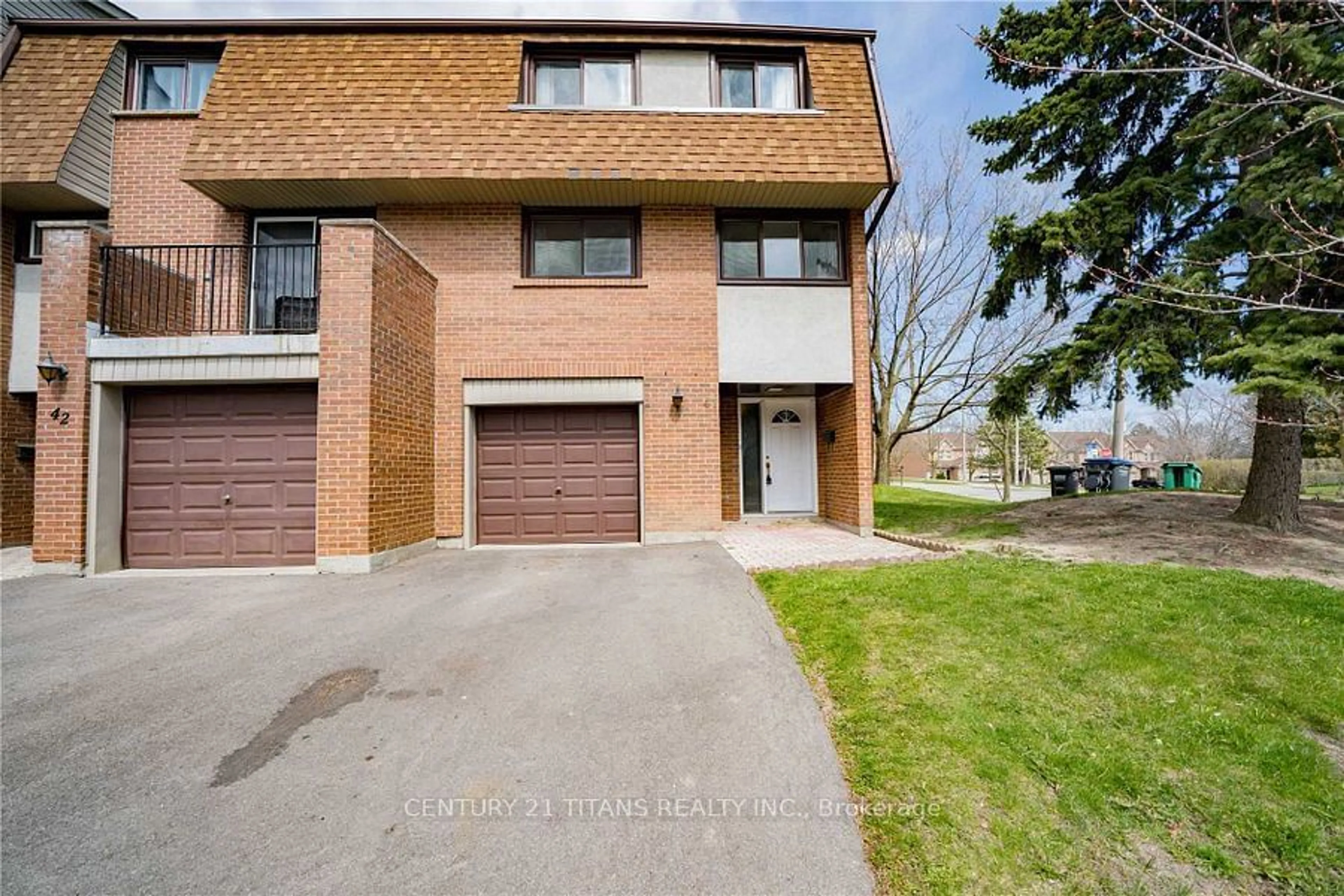 A pic from exterior of the house or condo for 1051 Cedarglen Gate #41, Mississauga Ontario L5C 3A7