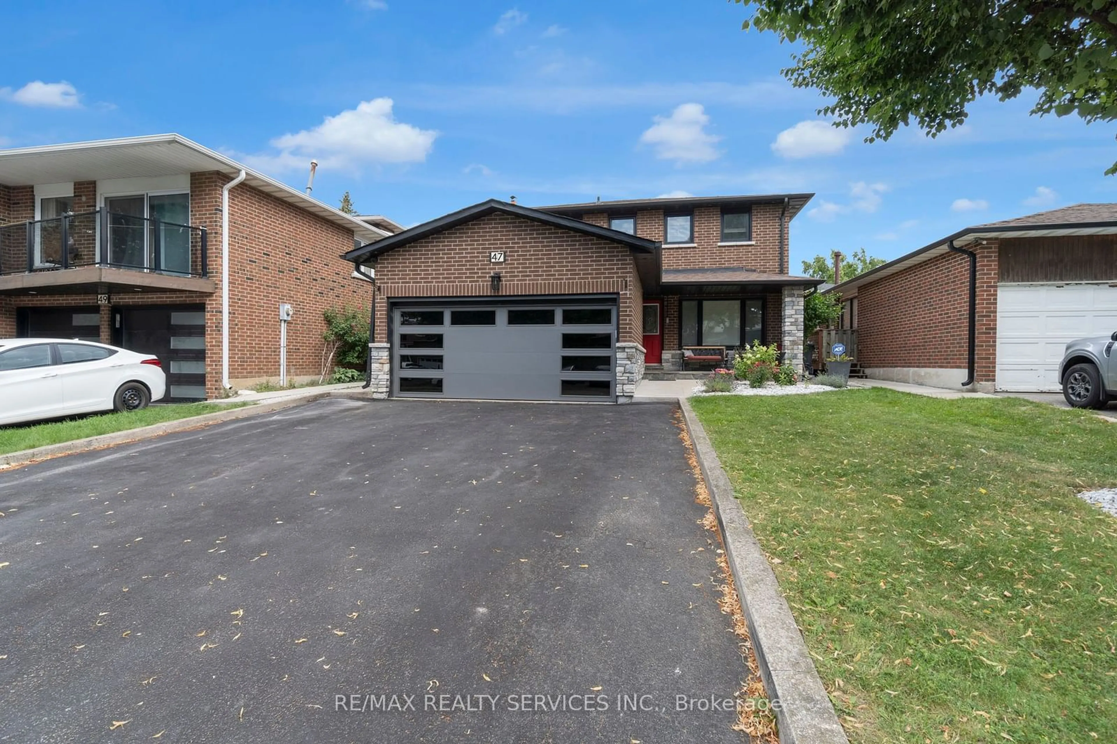 Frontside or backside of a home for 47 Tanager Sq, Brampton Ontario L6Z 1X1