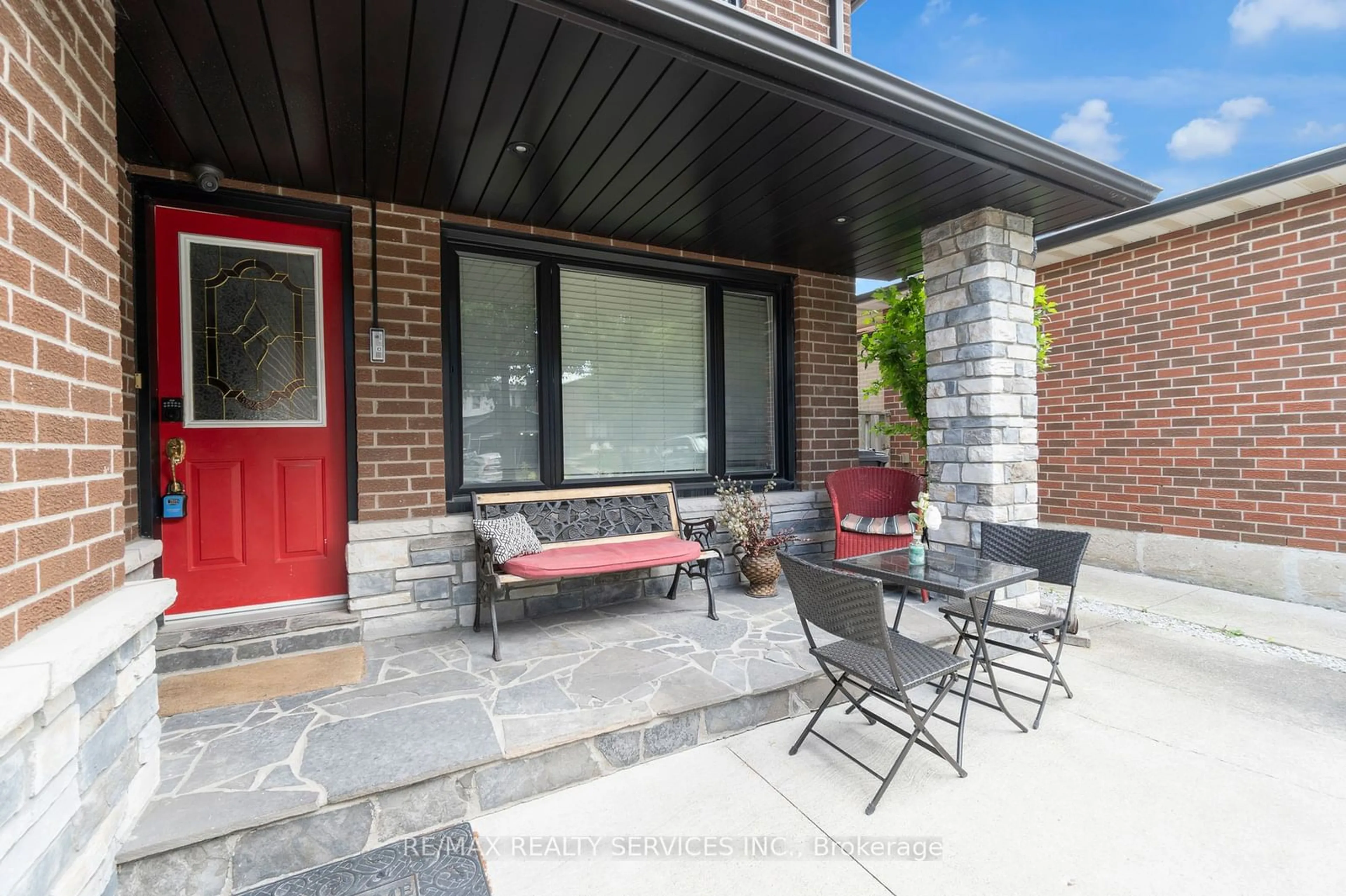 Patio for 47 Tanager Sq, Brampton Ontario L6Z 1X1