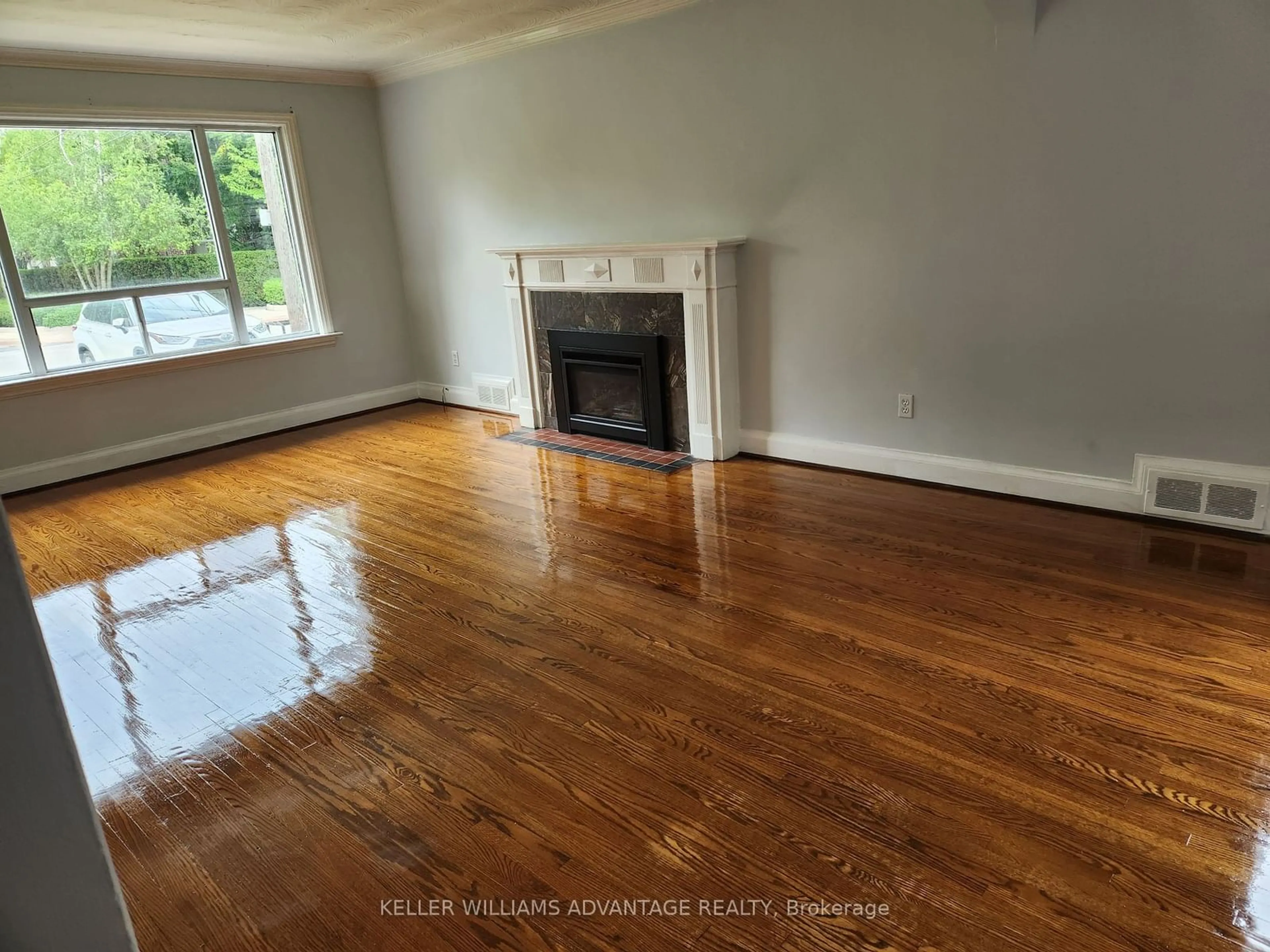 A pic of a room for 247 Berry Rd, Toronto Ontario M8Y 1X8