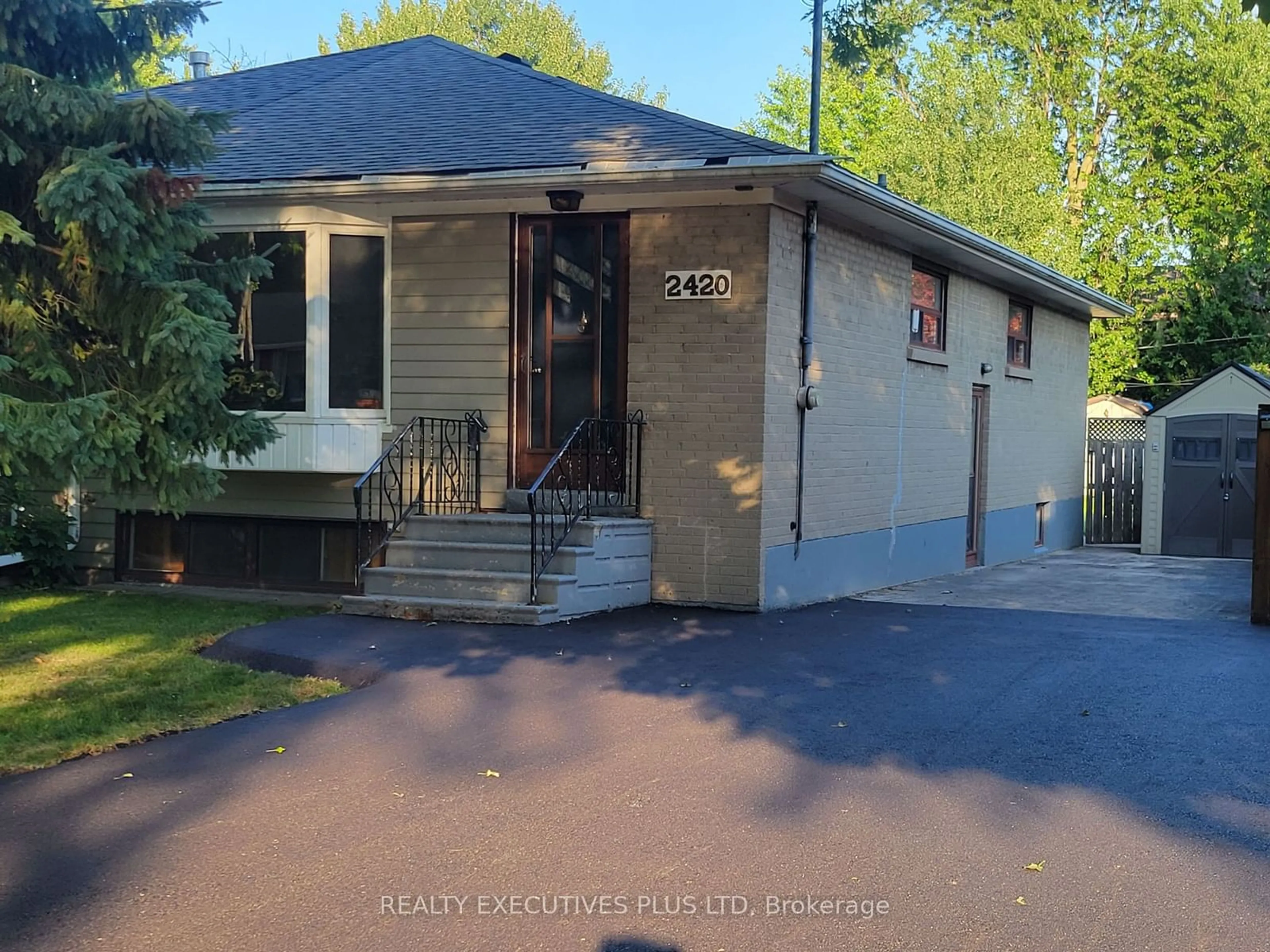 Frontside or backside of a home for 2420 Belyea St, Oakville Ontario L6L 1P1