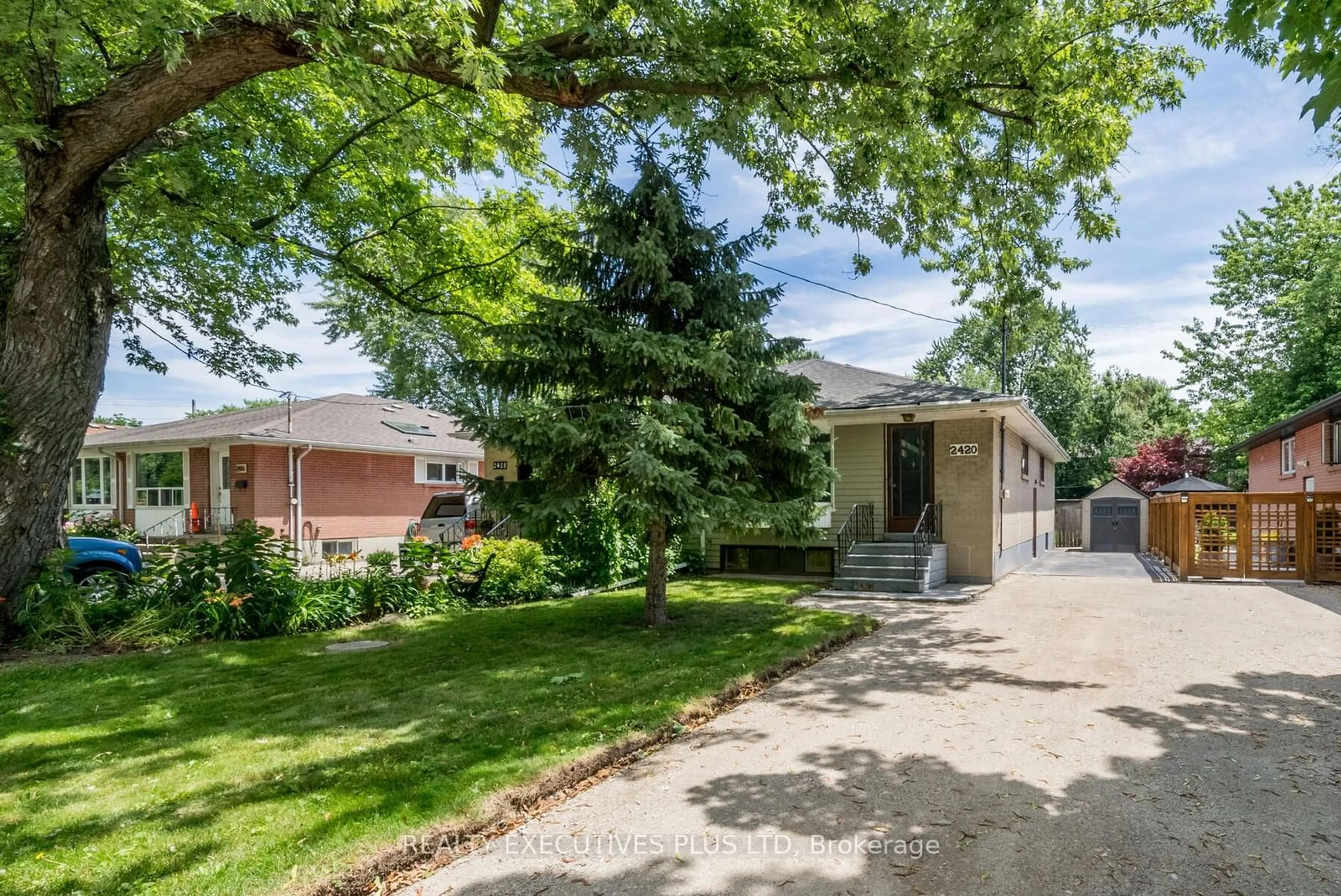 Outside view for 2420 Belyea St, Oakville Ontario L6L 1P1