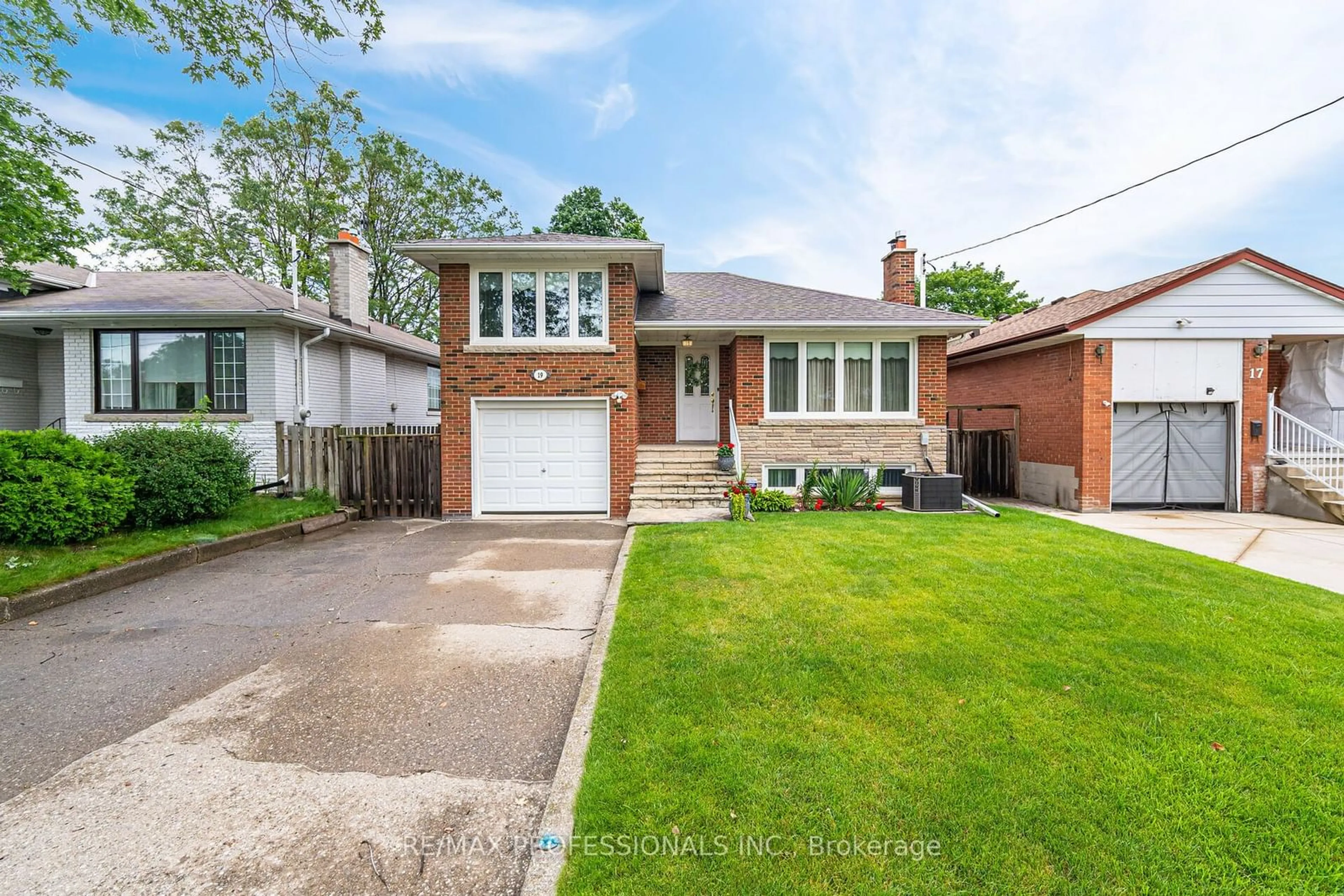 Frontside or backside of a home for 19 Baskerville Cres, Toronto Ontario M9C 1T6