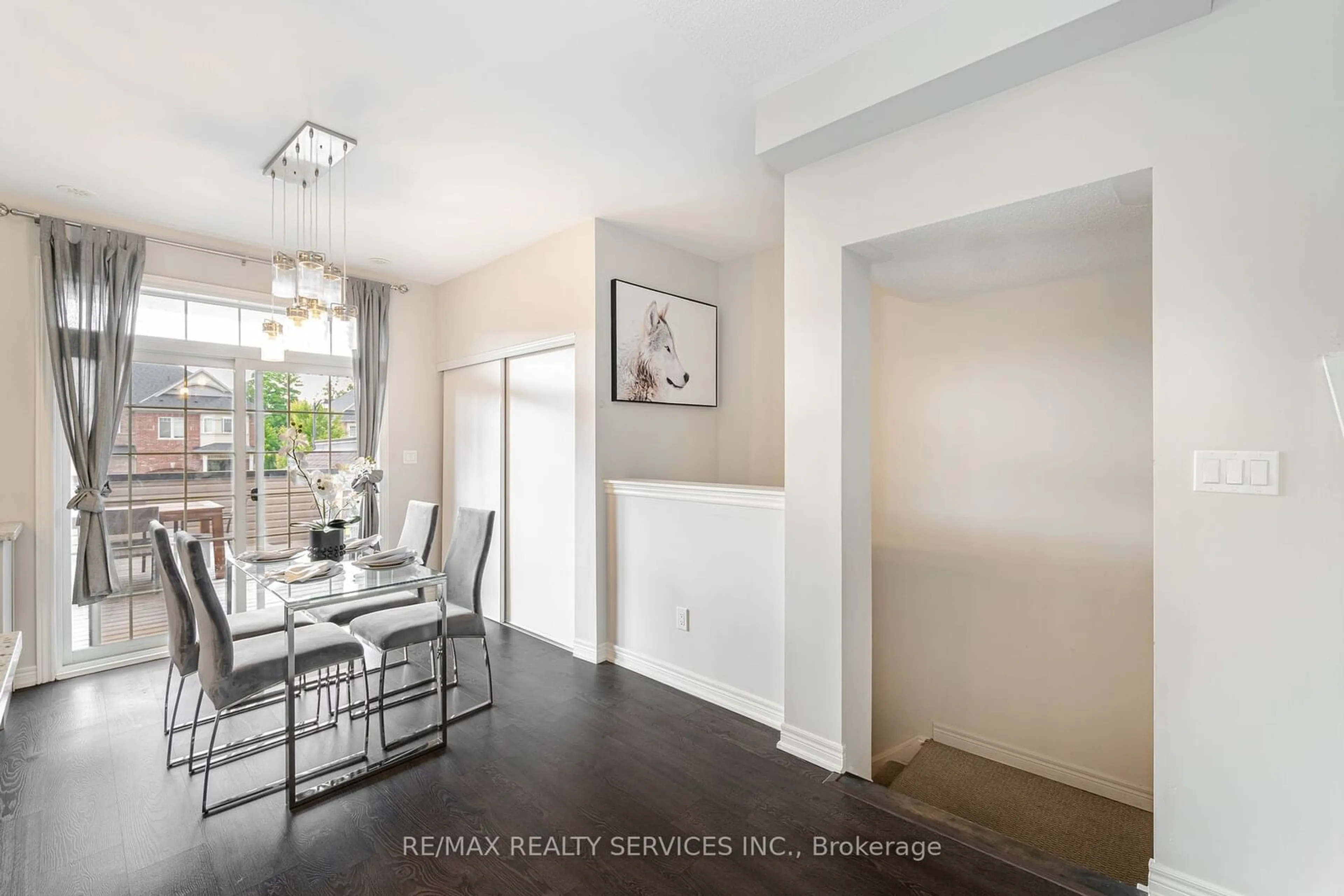 Dining room for 48 Mccardy Crt, Caledon Ontario L7C 3W9