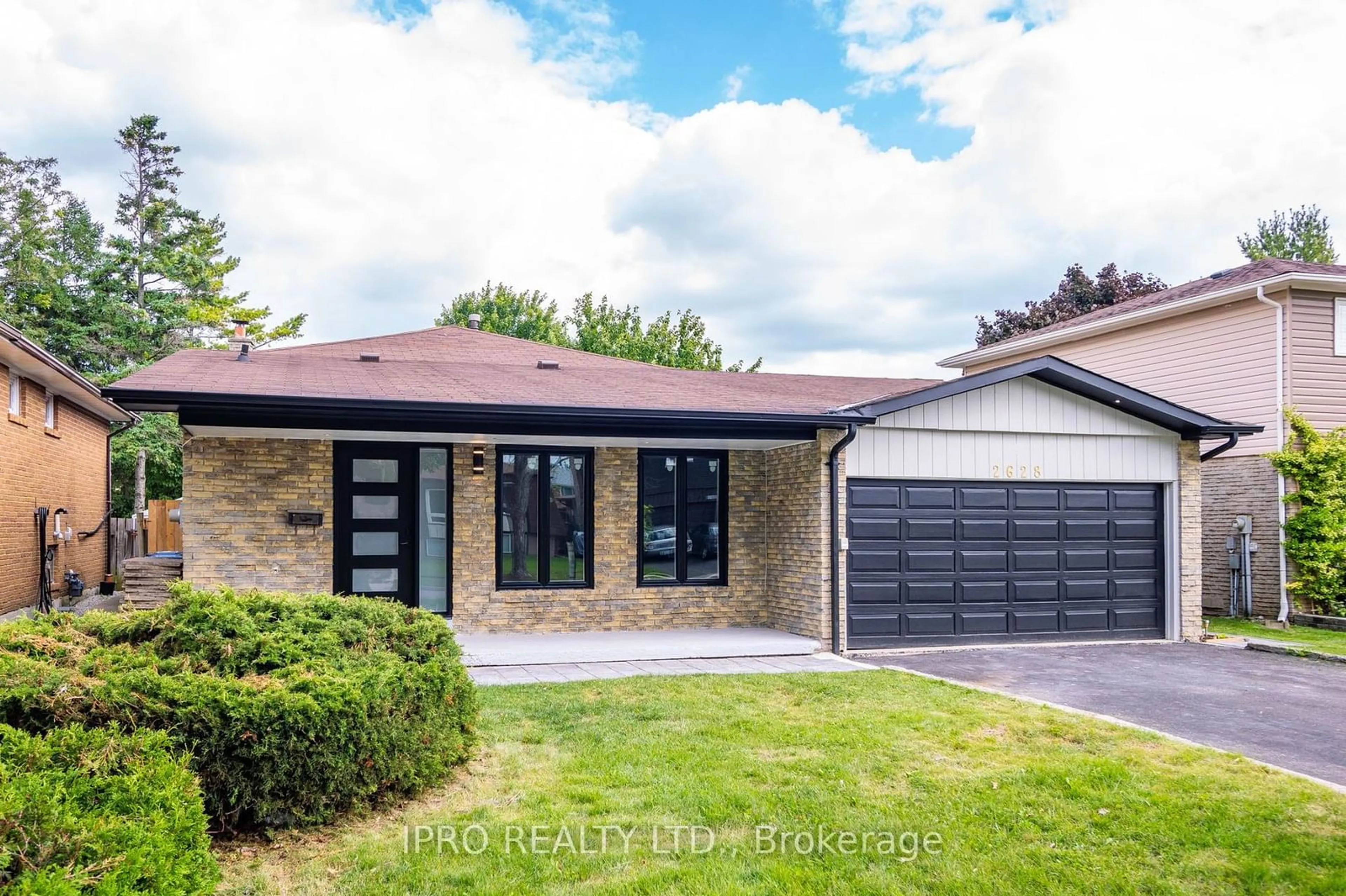Home with brick exterior material for 2628 Council Ring Rd, Mississauga Ontario L5L 1W4