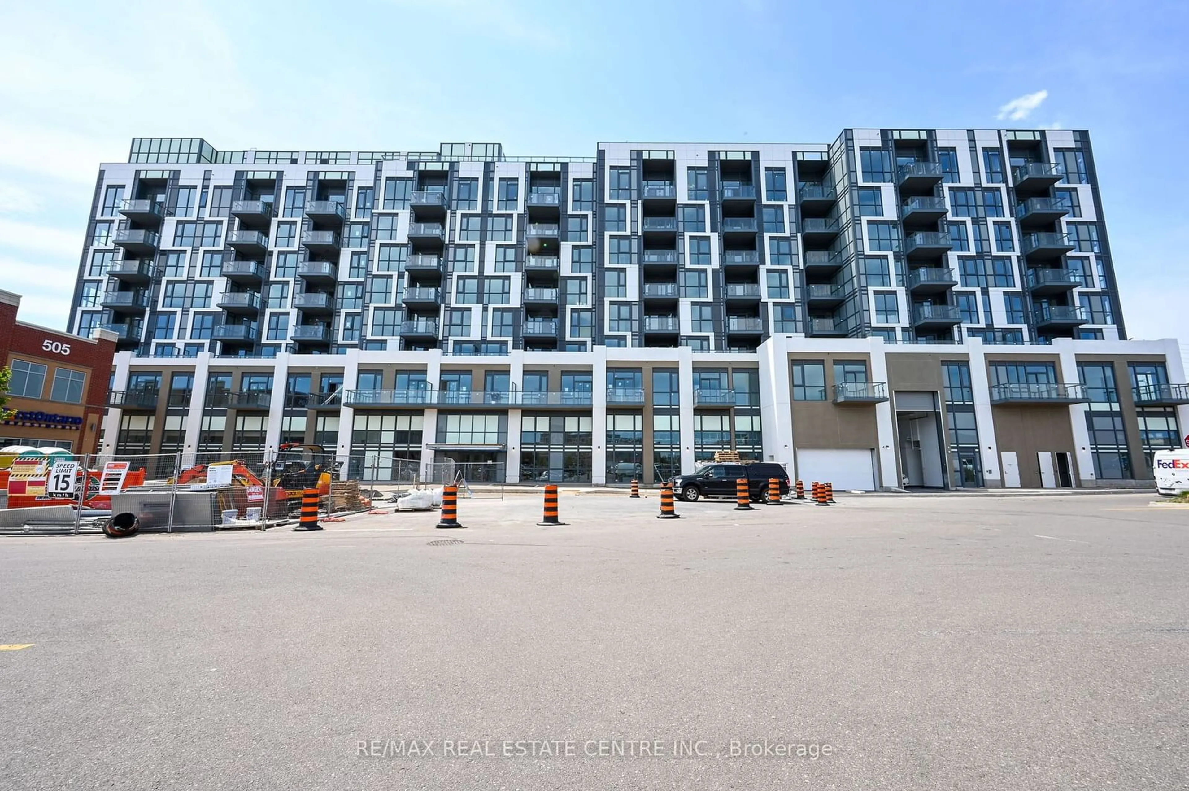 A pic from exterior of the house or condo for 509 Dundas St #606, Oakville Ontario L6M 5P4