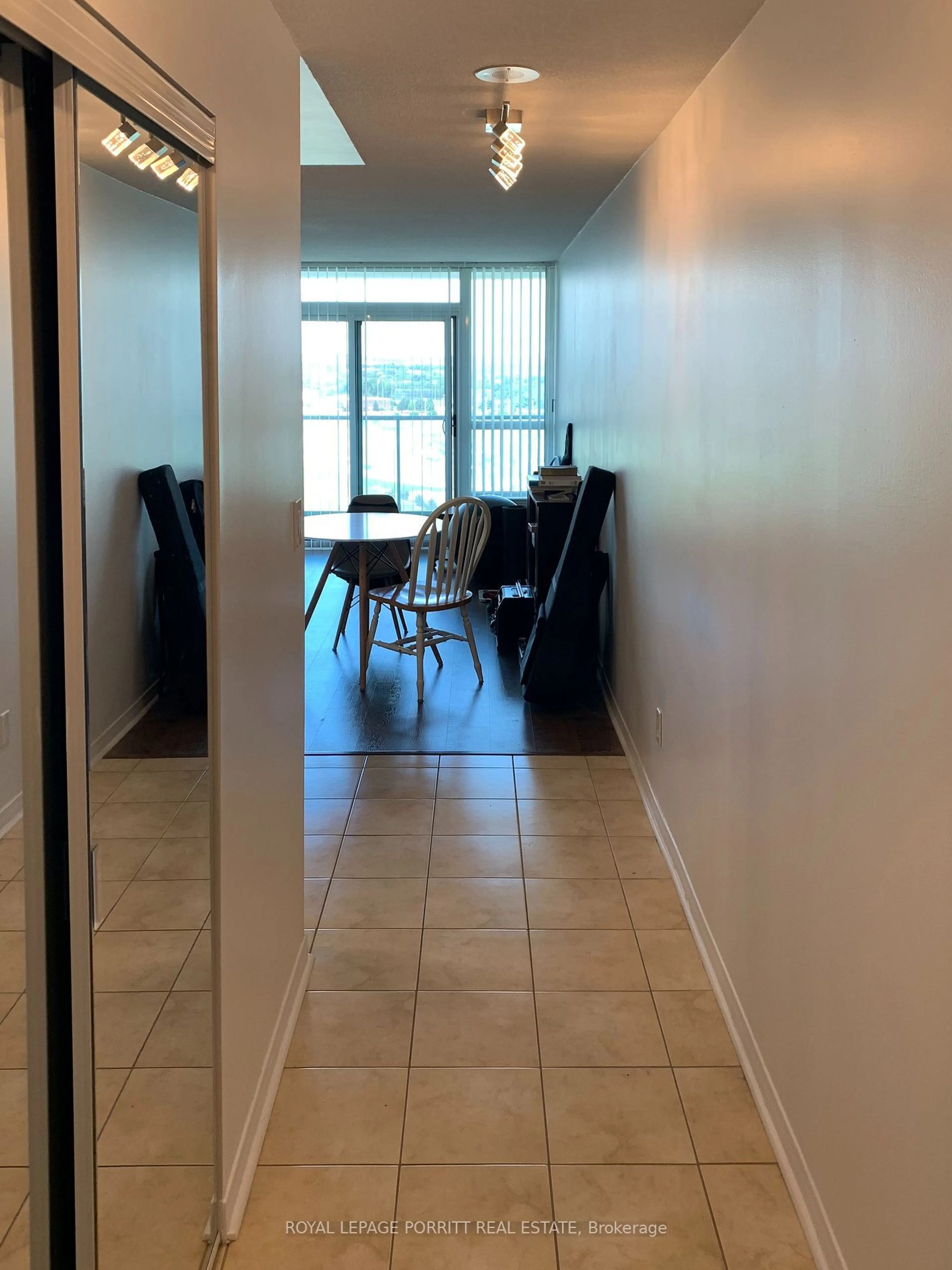 A pic of a room for 4900 Glen Erin Dr #1701, Mississauga Ontario L5M 7S2