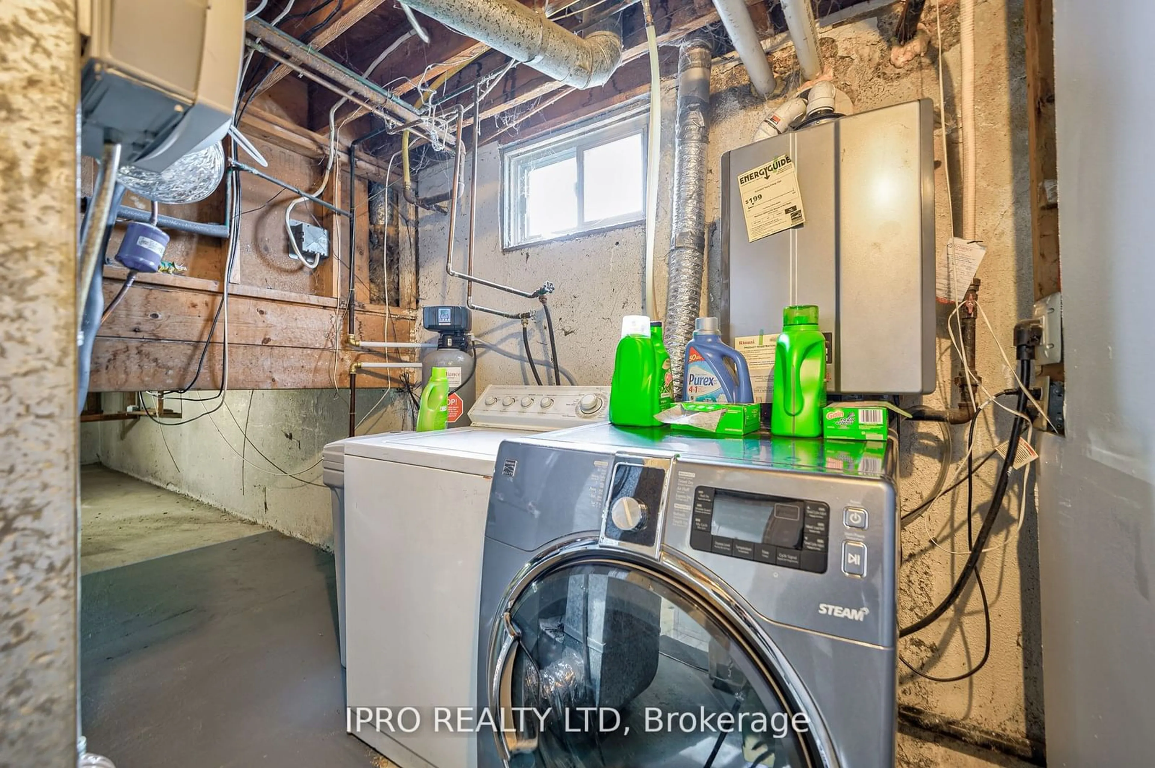 Laundry room for 3338 Brandon Gate Dr, Mississauga Ontario L4T 2G4