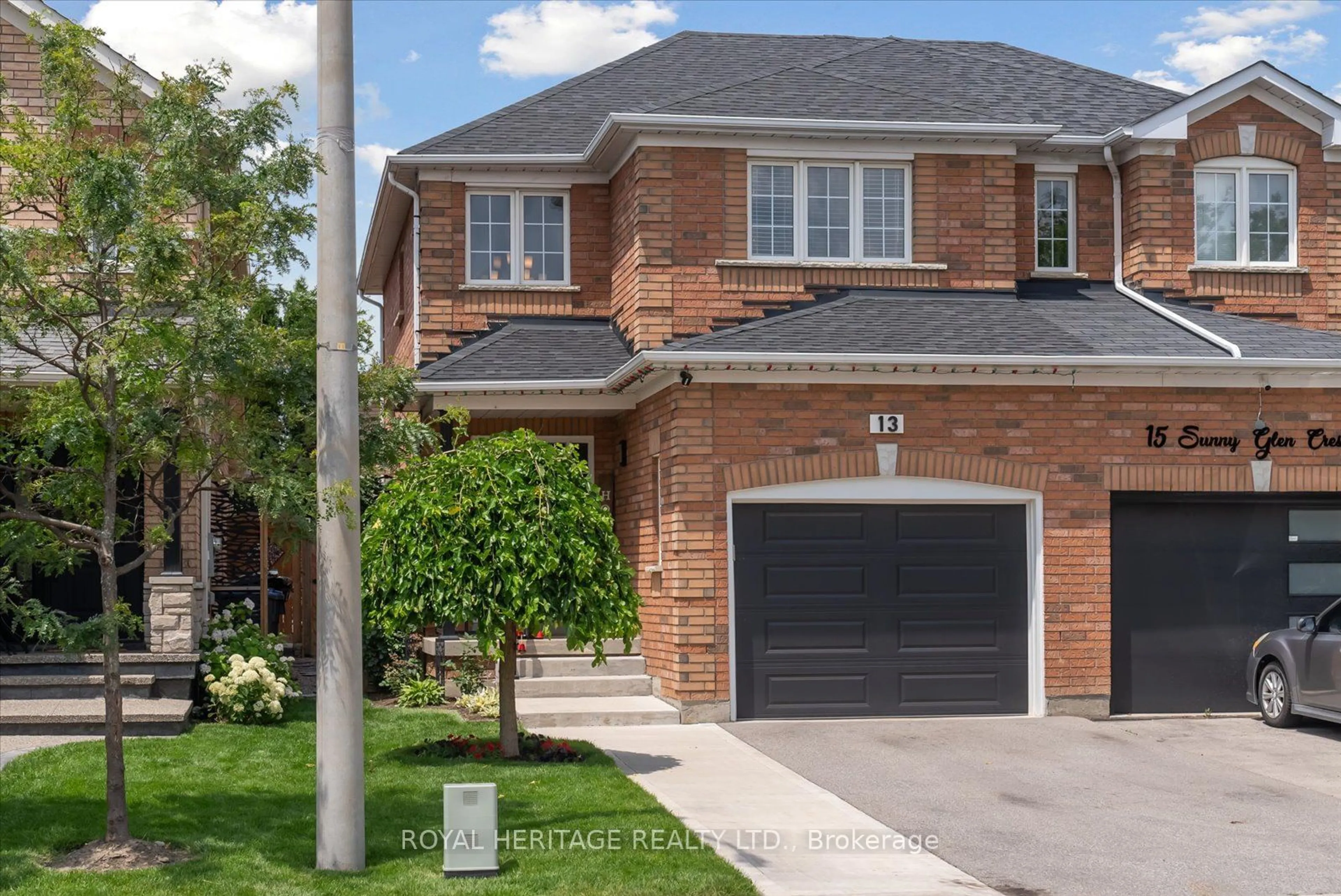 Home with brick exterior material for 13 Sunny Glen Cres, Brampton Ontario L7A 1N5